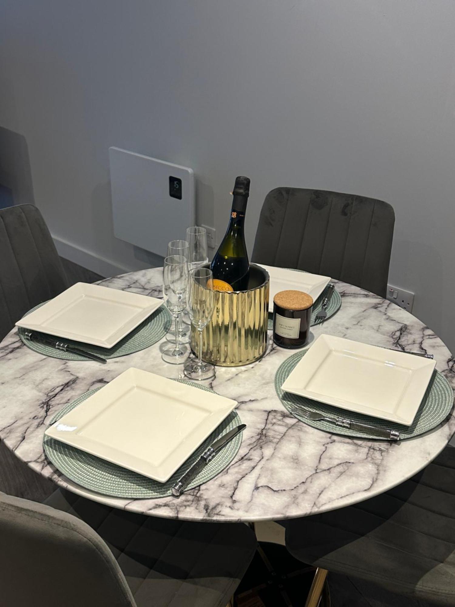 Apartment Spacious Modern 2 Bedroom