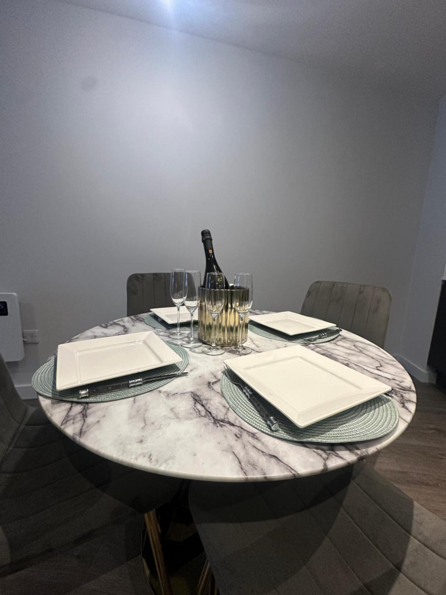 Spacious Modern 2 Bedroom Apartment Manchester