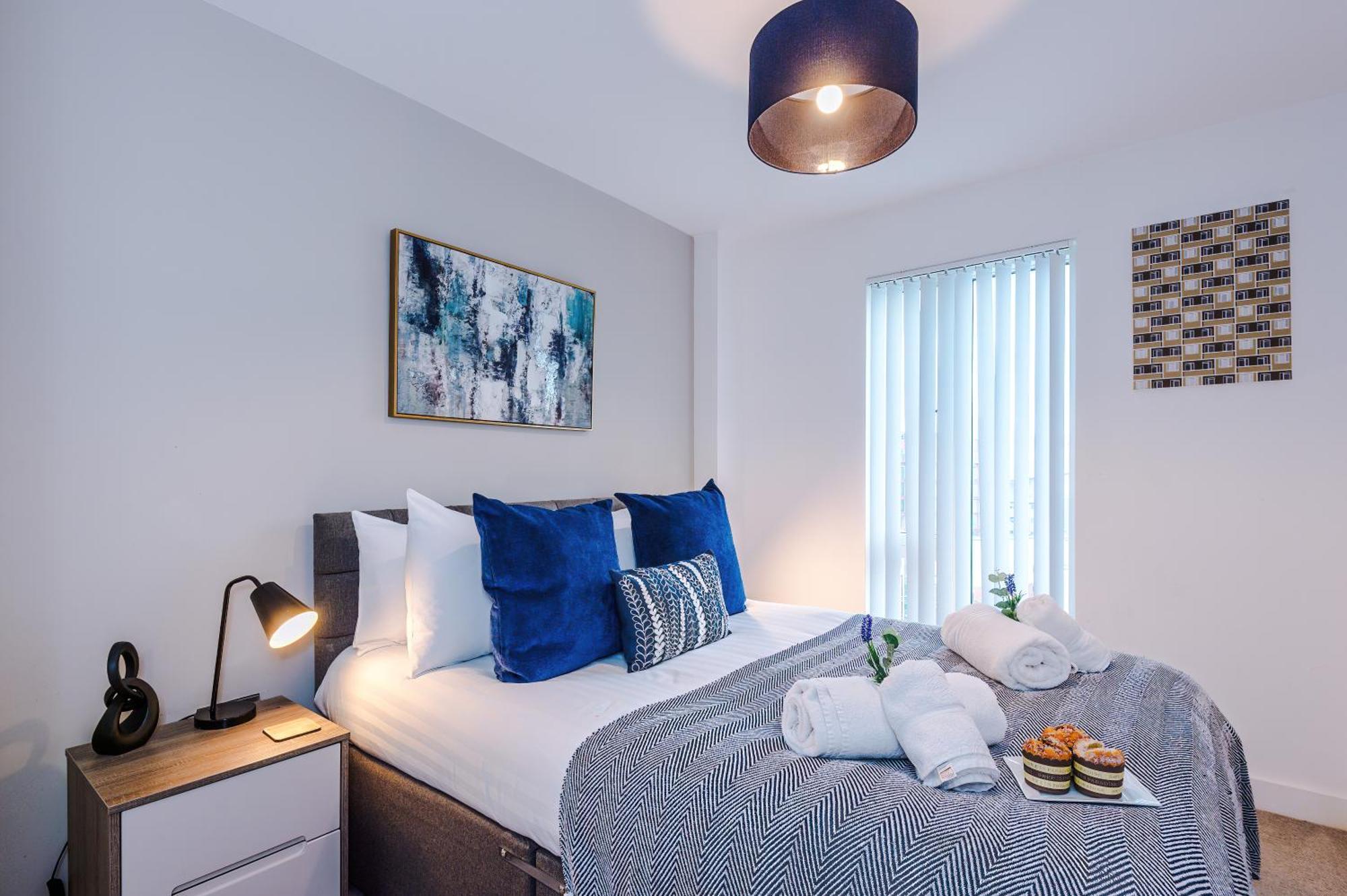 Apartment Sleek In By 53 Degrees Property, Ideal For Couples, Amazing Location! *