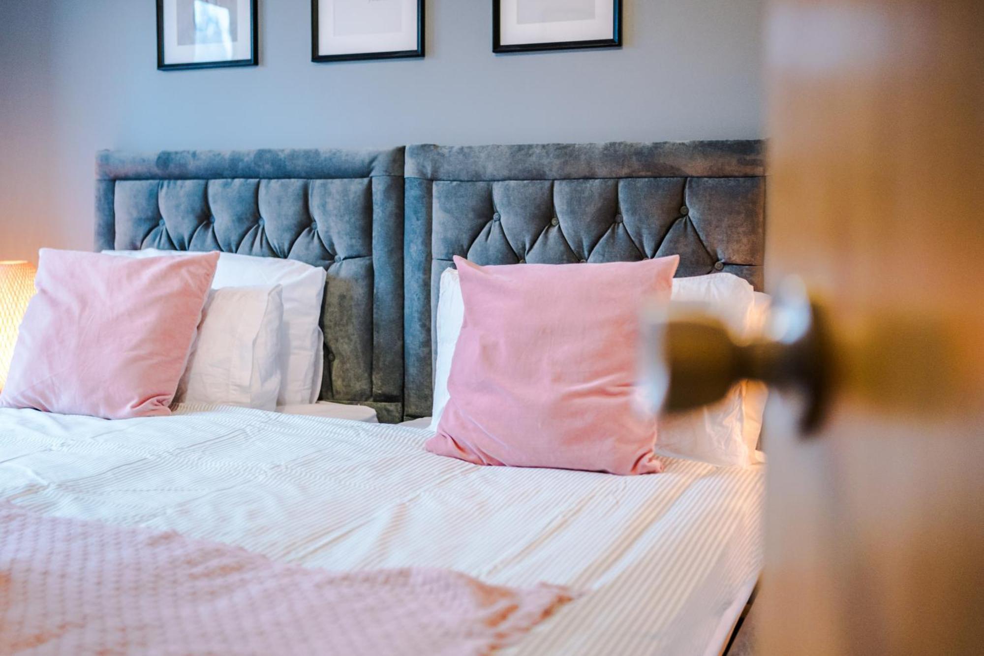 3br-sleeps6-garden-bbq-freeparking-pets Manchester