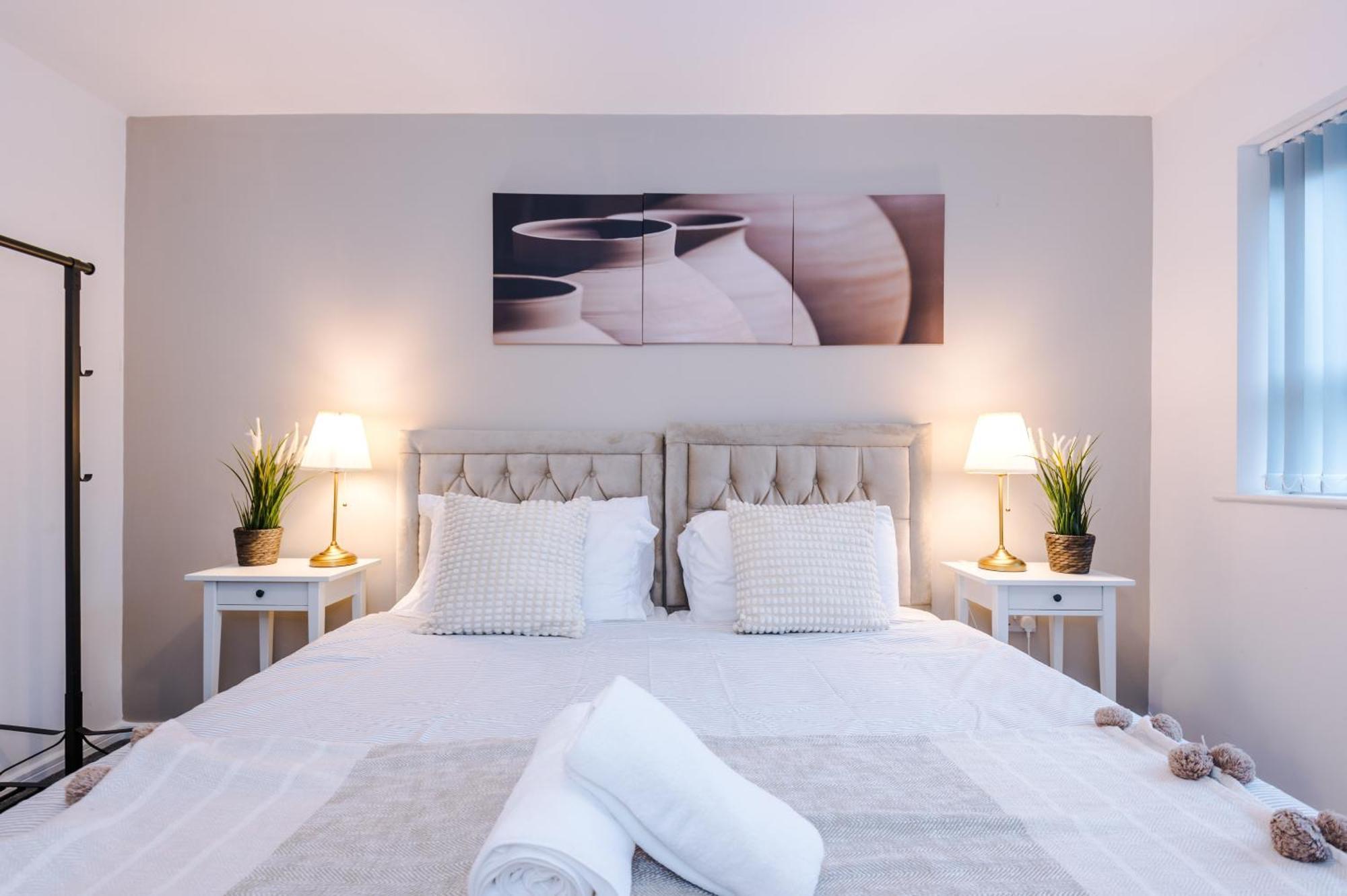3br-sleeps6-garden-bbq-freeparking-pets Manchester