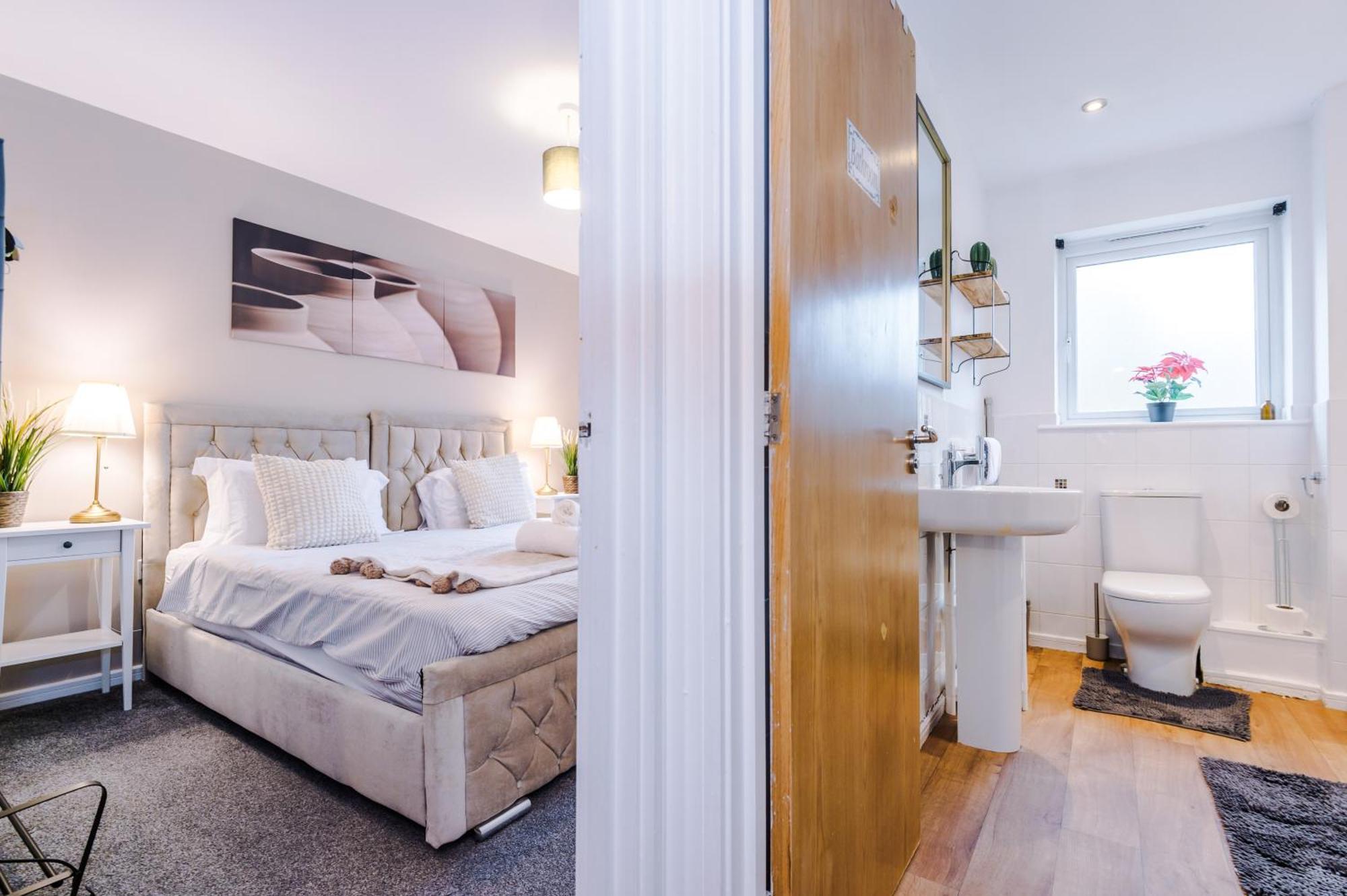3br-sleeps6-garden-bbq-freeparking-pets Holiday home