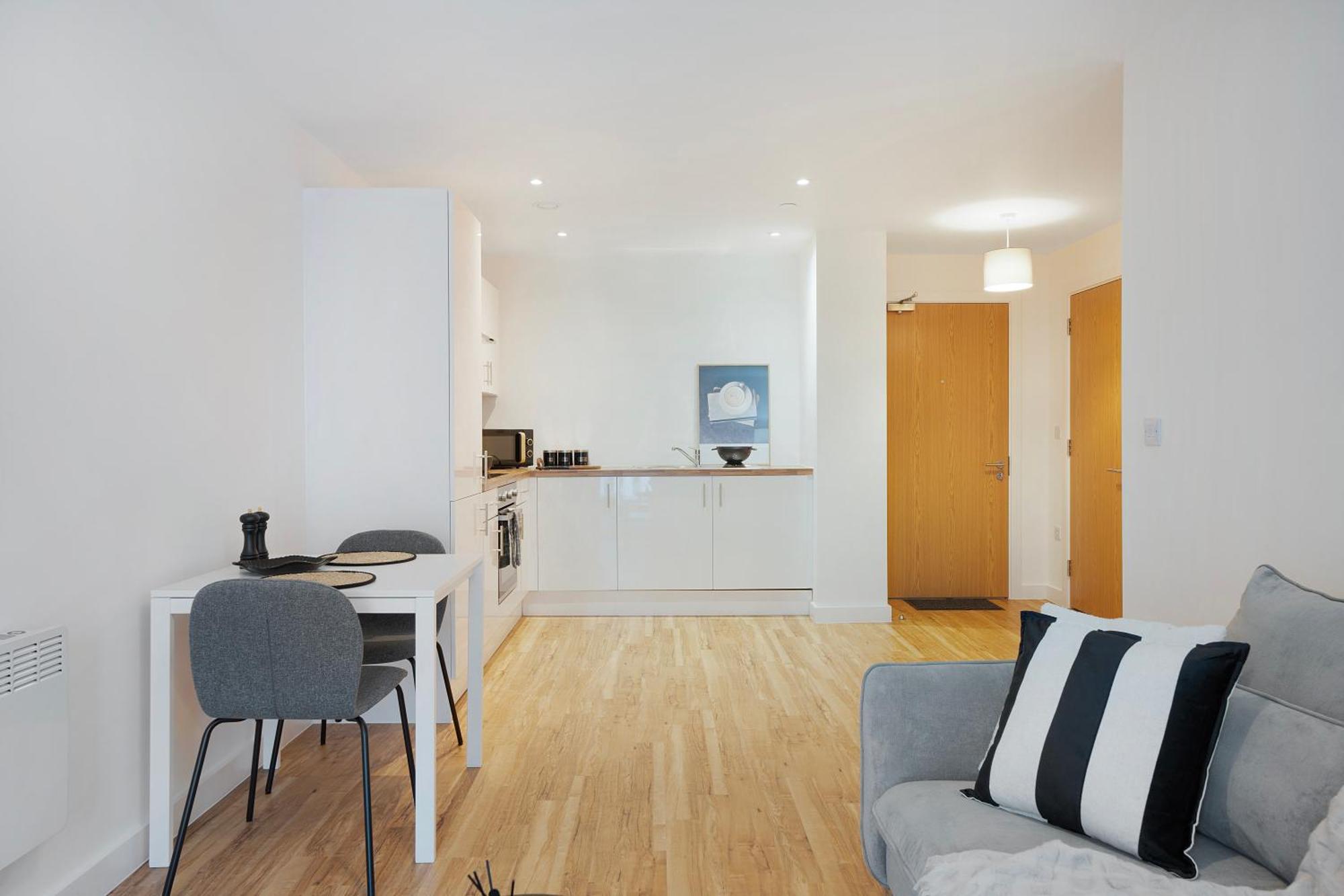 New! 1br In Media Free Wifi Apartment