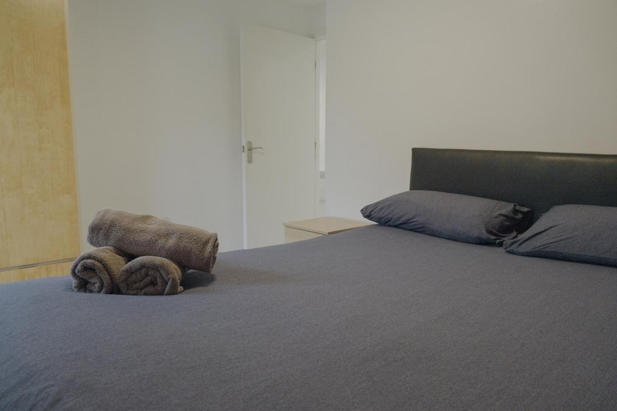 Lovely Modern 2 Bed Flat With Parking, Close To Centre * Manchester