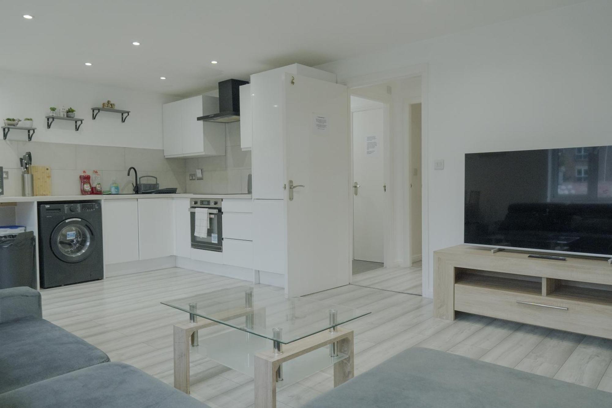 Apartment Lovely Modern 2 Bed Flat With Parking, Close To Centre