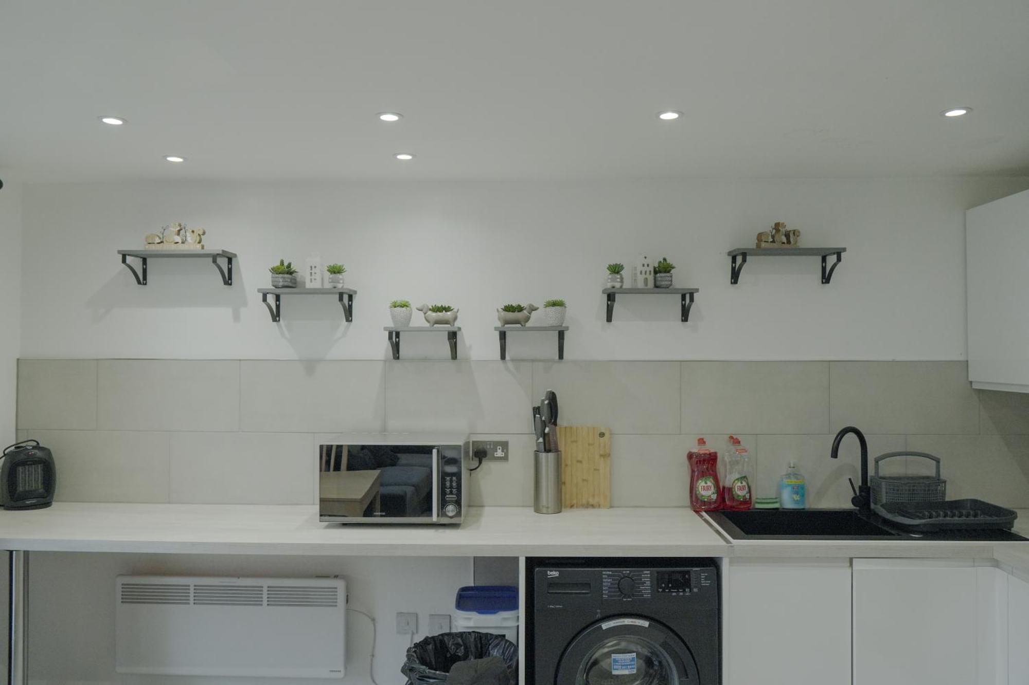 Apartment Lovely Modern 2 Bed Flat With Parking, Close To Centre
