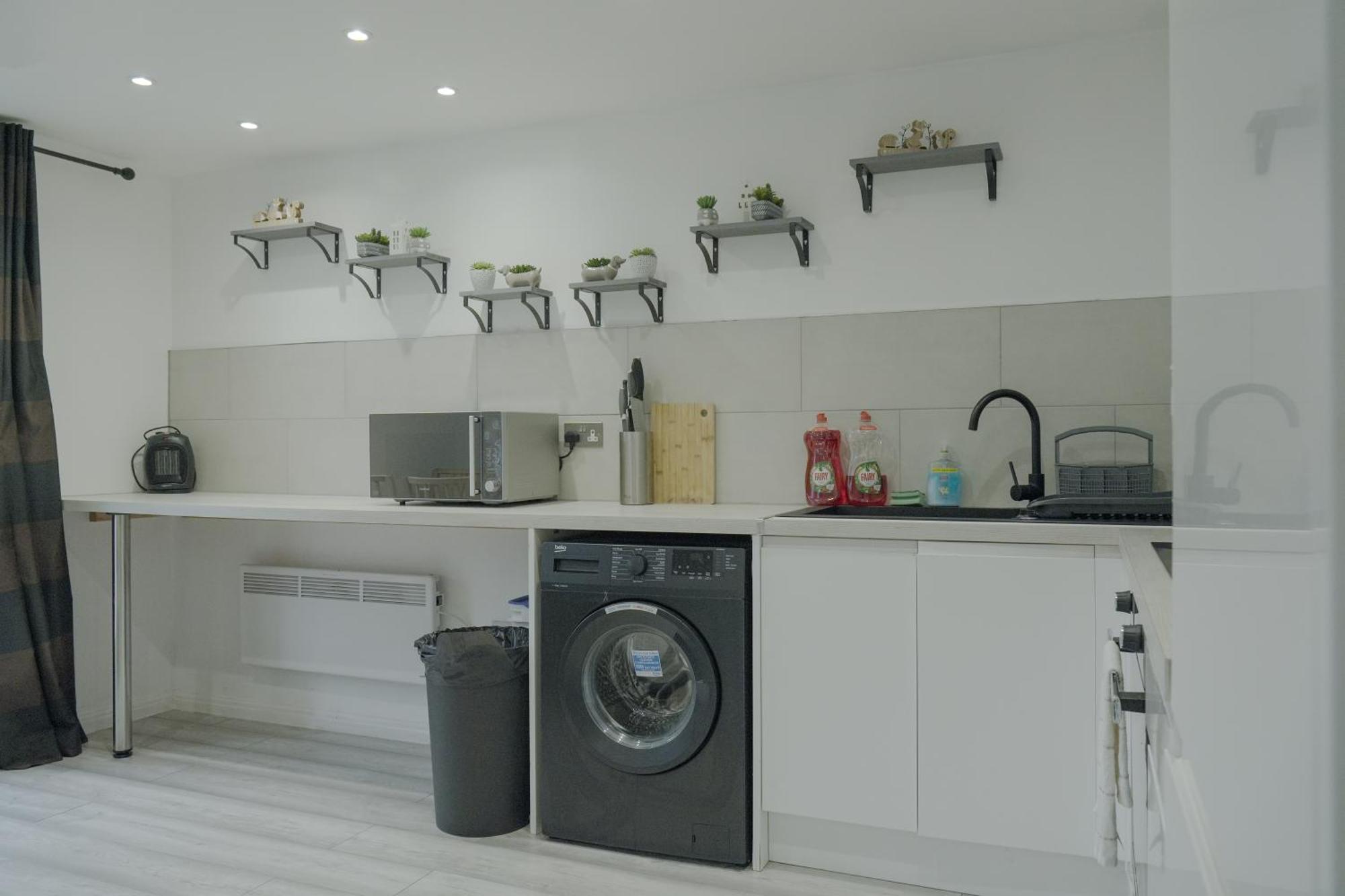 Apartment Lovely Modern 2 Bed Flat With Parking, Close To Centre *