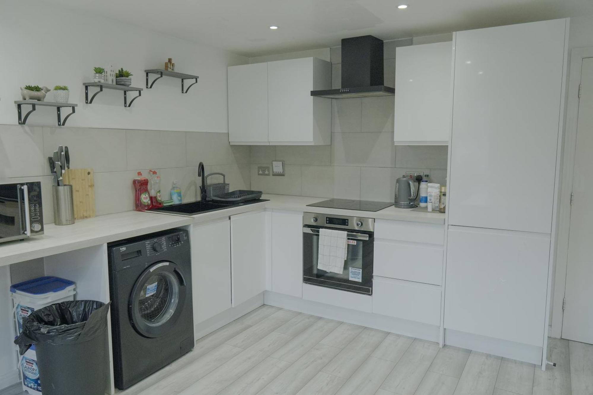 Lovely Modern 2 Bed Flat With Parking, Close To Centre * Manchester
