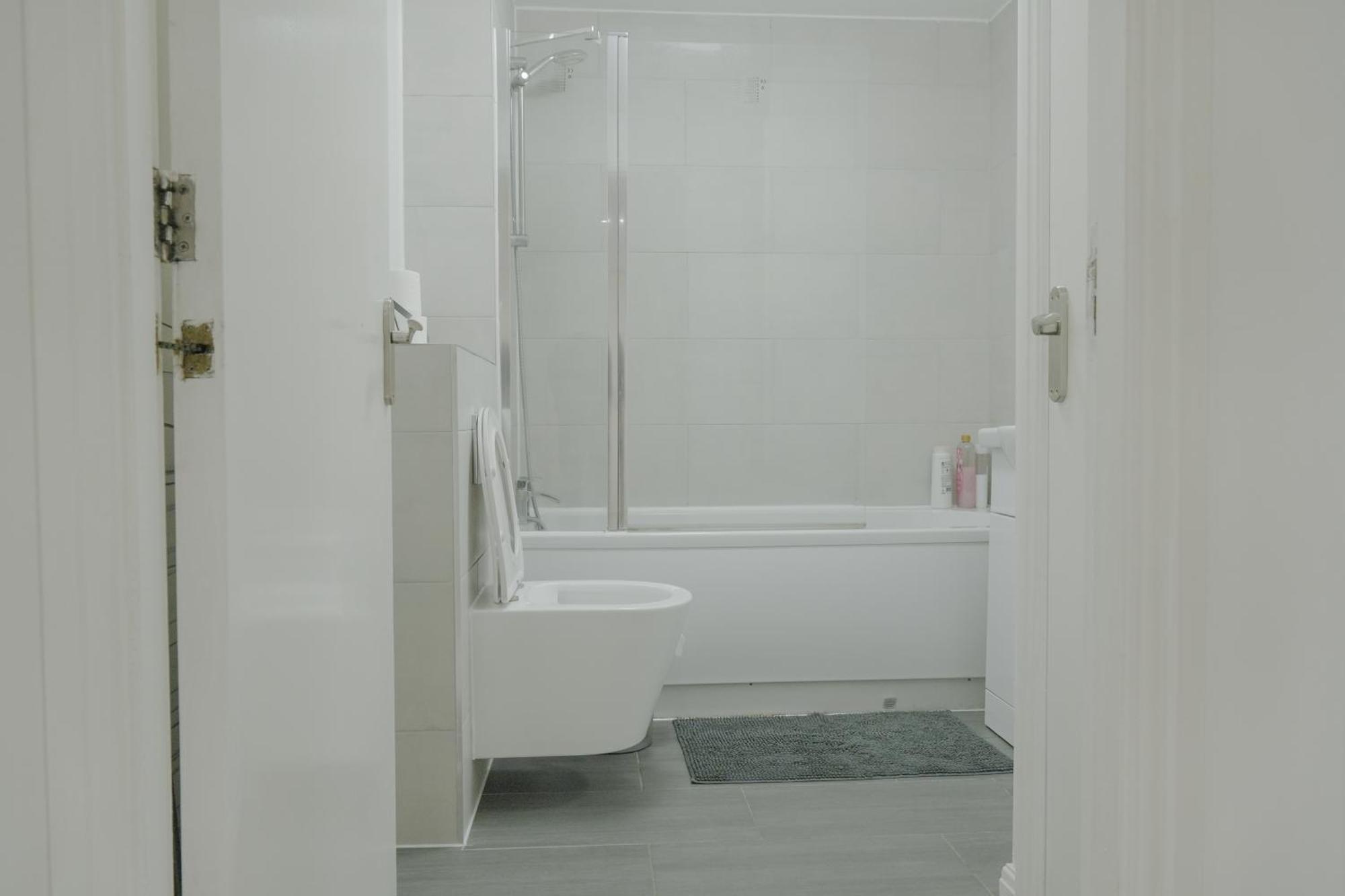 Lovely Modern 2 Bed Flat With Parking, Close To Centre Apartment Manchester