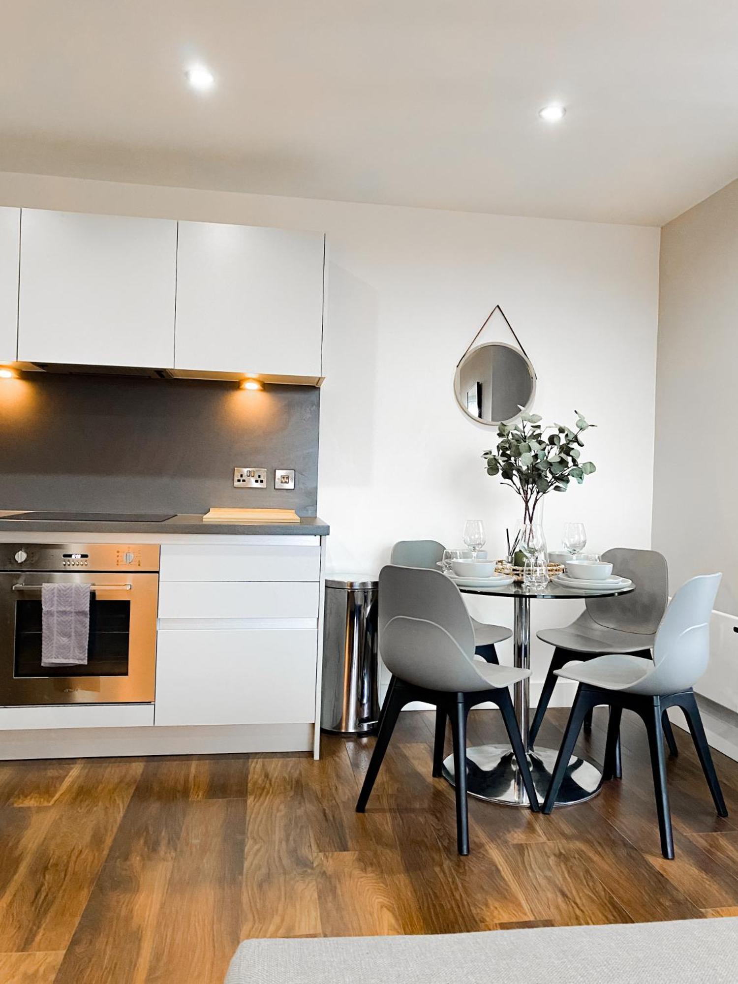 The Panda - Modern 2 Bedroom In Centre