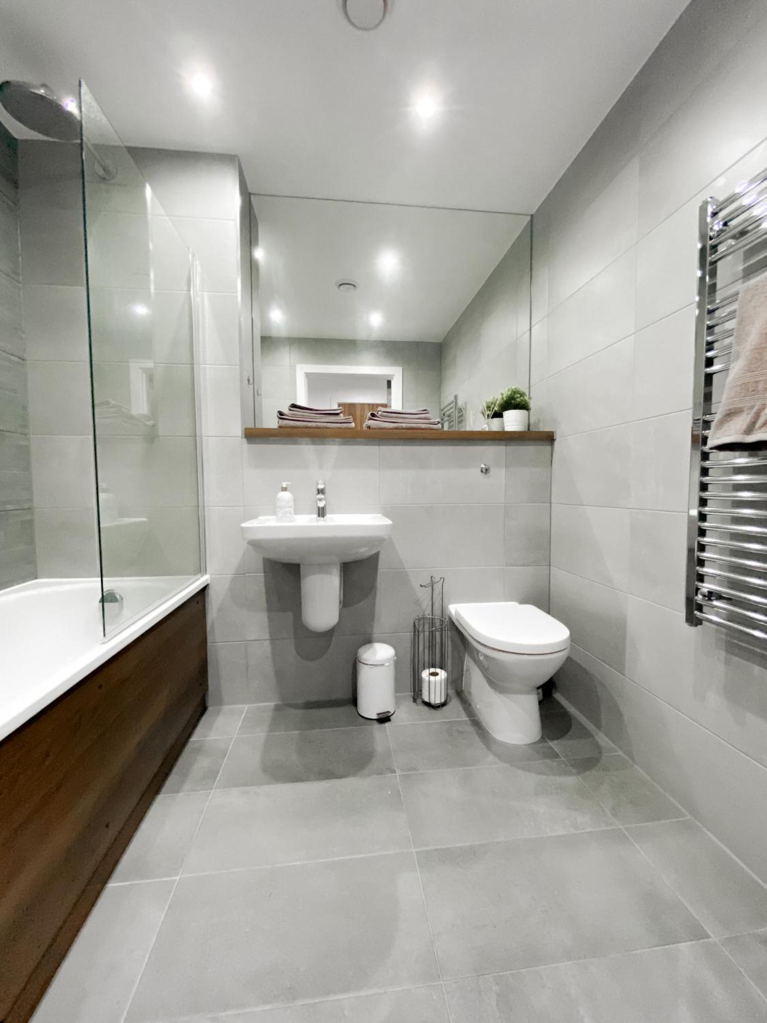 The Panda - Modern 2 Bedroom In Centre Appartement