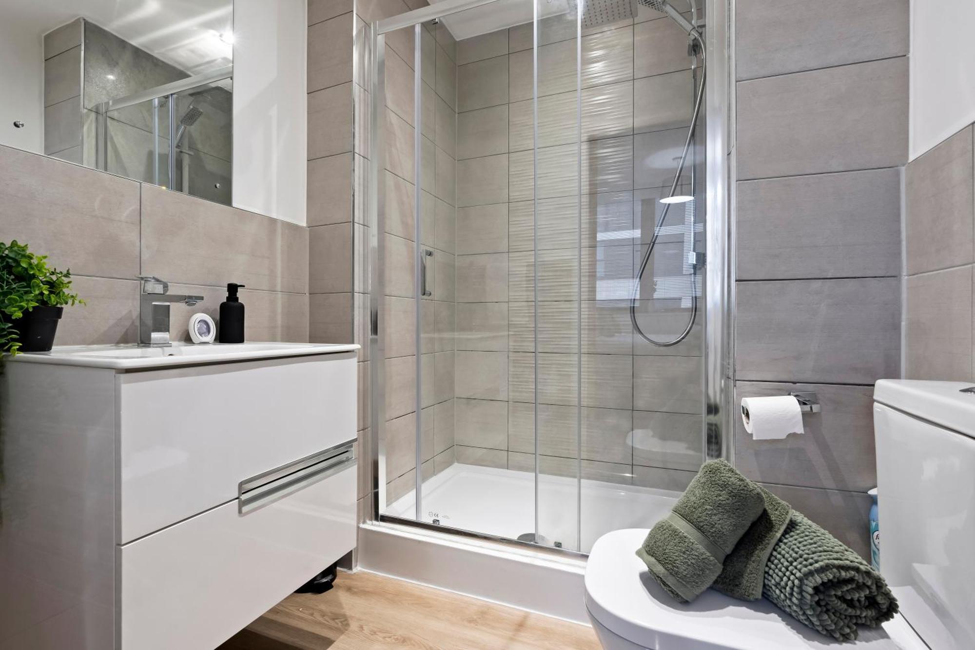 Modern Flat In By 53 Degrees Property, Ideal For Couples, 2 Bedrooms! Apartment