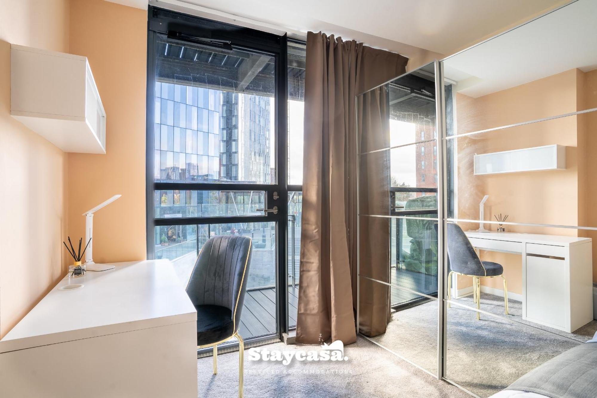 Canalside Balcony View Central Manchester Suite Apartment