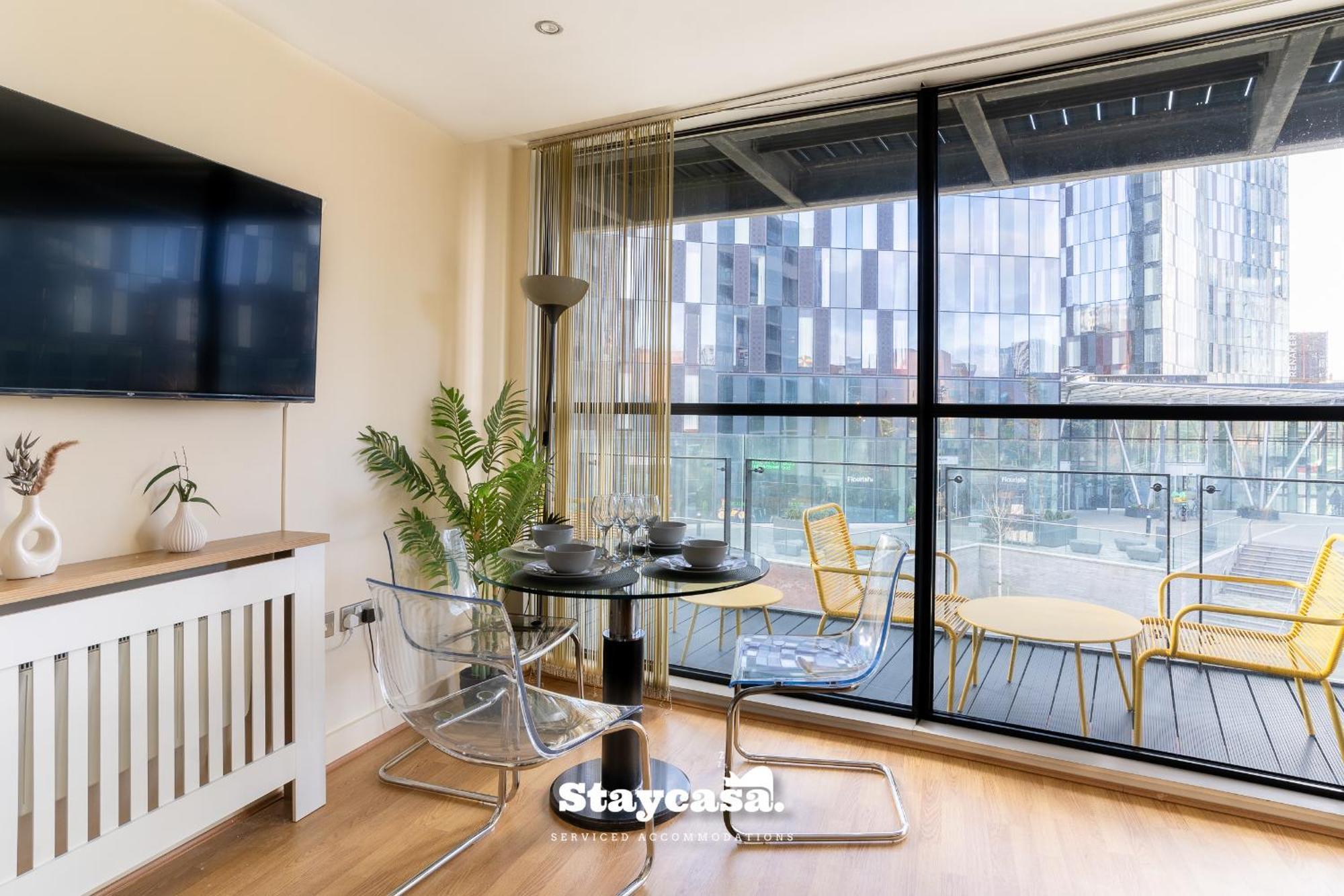Canalside Balcony View Central Manchester Suite Apartment