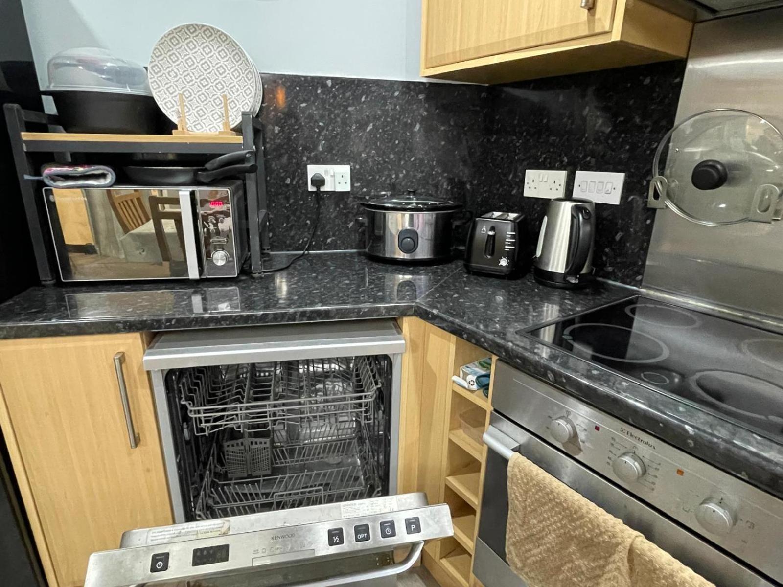 Apartment Flat With Free Secure Parking