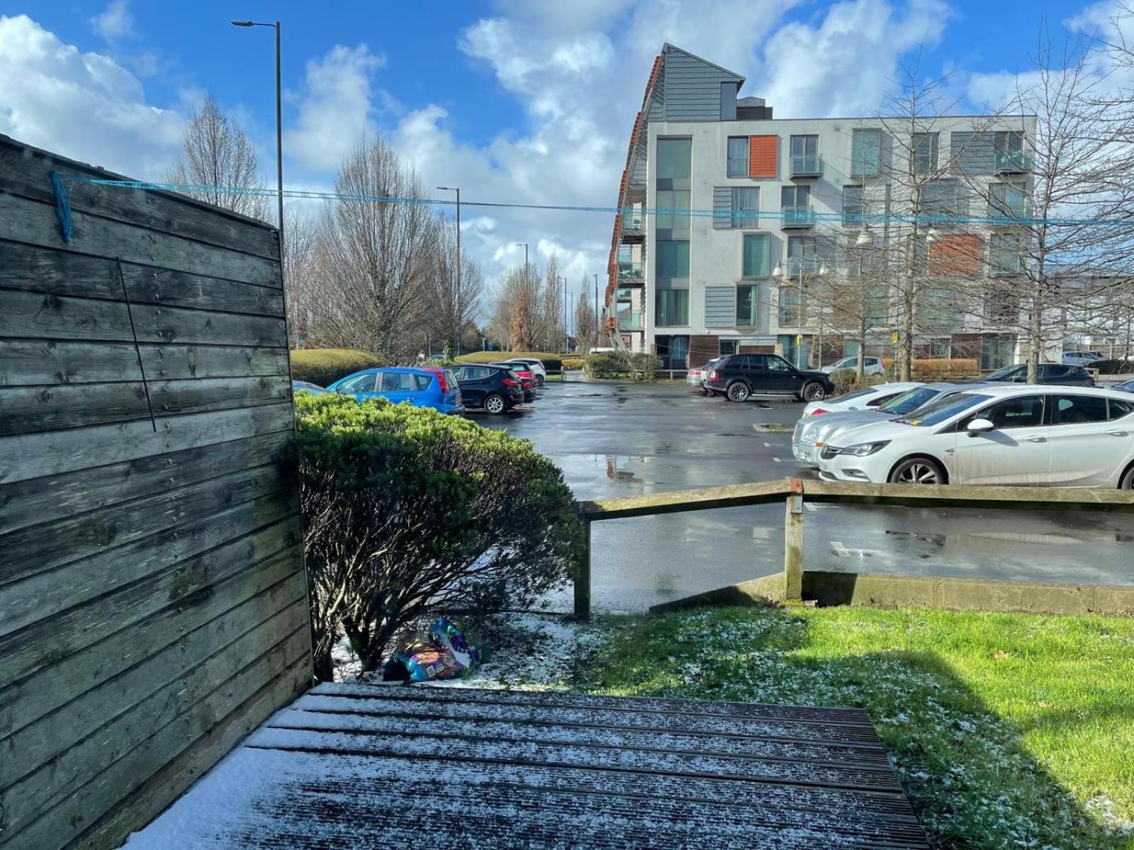 Flat With Free Secure Parking Apartment *