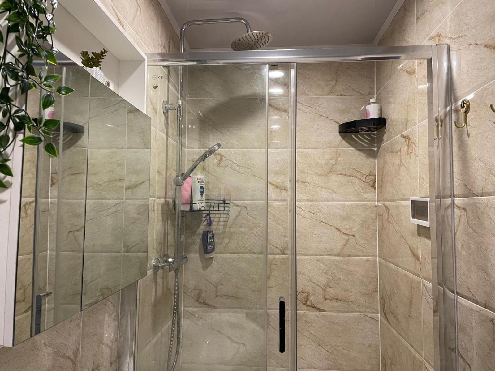 Flat With Free Secure Parking Apartment