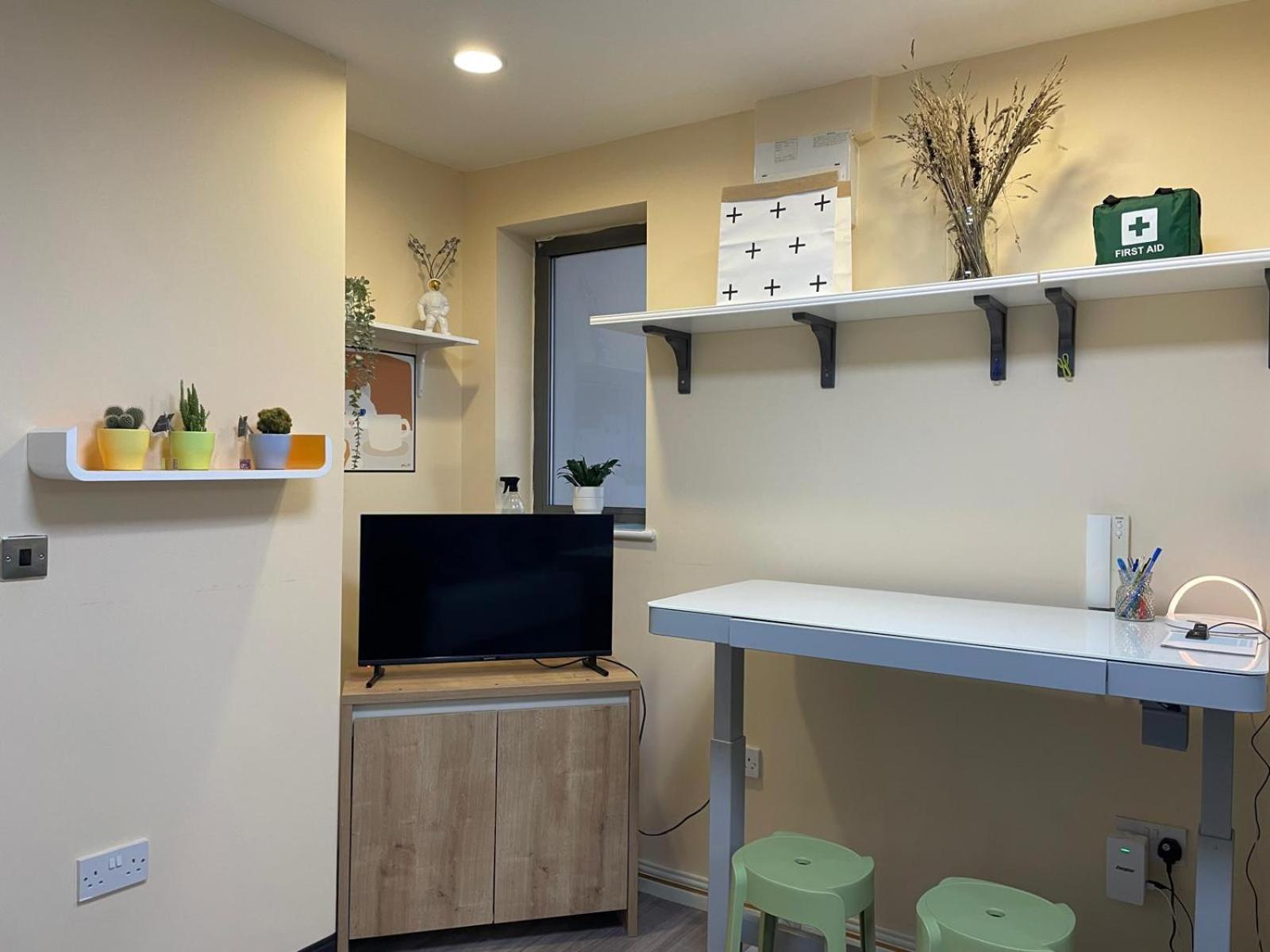 Flat With Free Secure Parking Apartment *