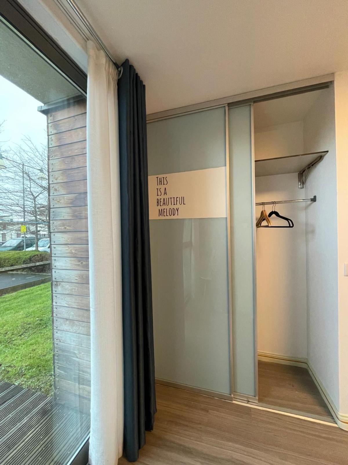 Flat With Free Secure Parking * Manchester