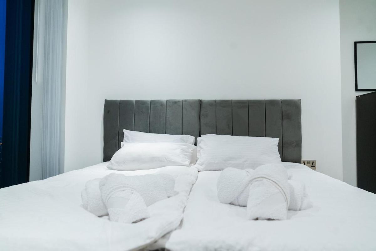 Luxury 2 Bed Penthouse With Stunning Views In Manchester City Centre *