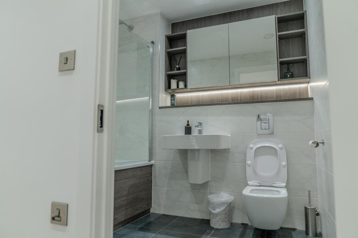 Luxury 2 Bed Penthouse With Stunning Views In Manchester City Centre Apartment *