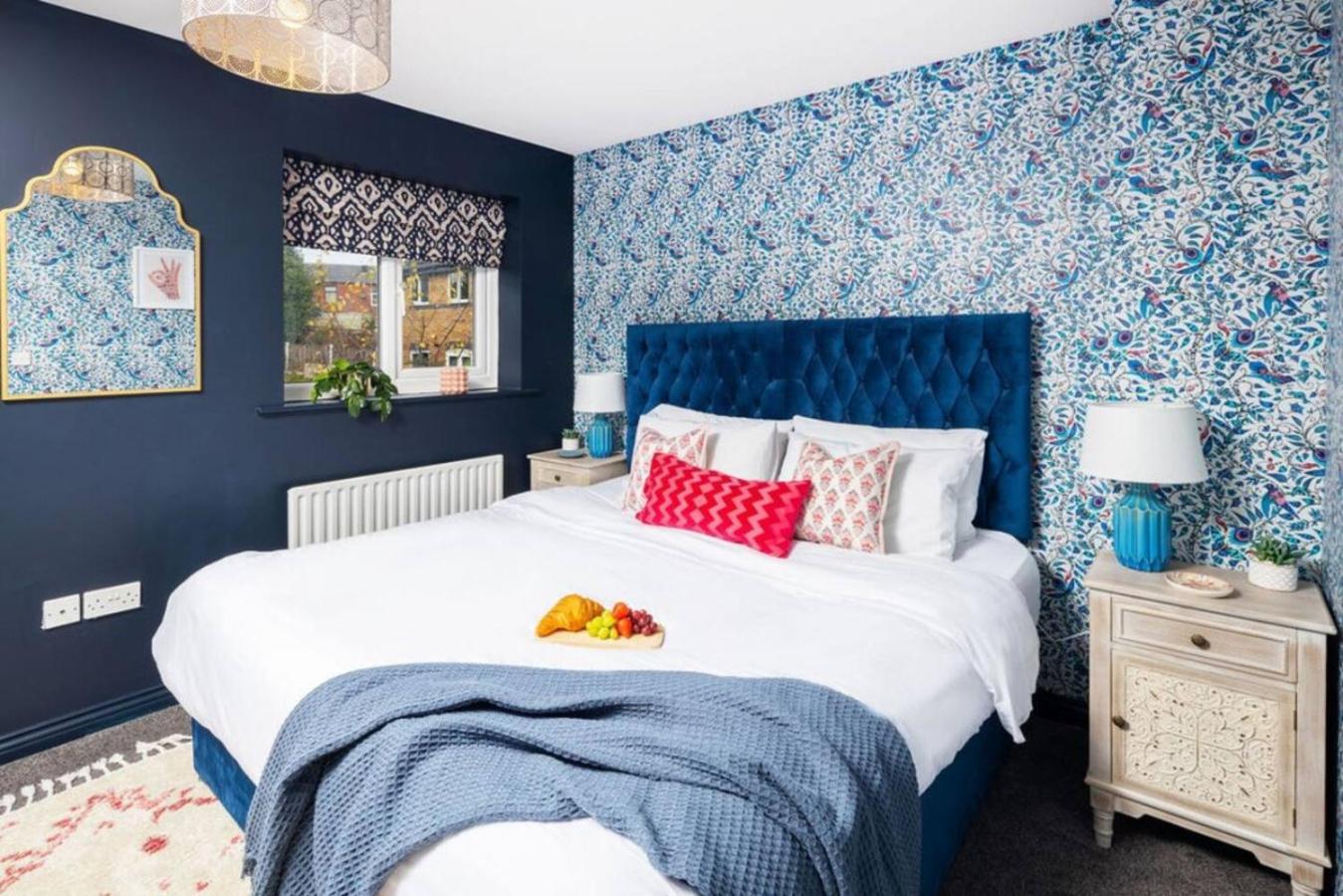 Unique 2 Bed Sleeping 4 People With Driveway Located In Bolton - Whiteoak Manchester