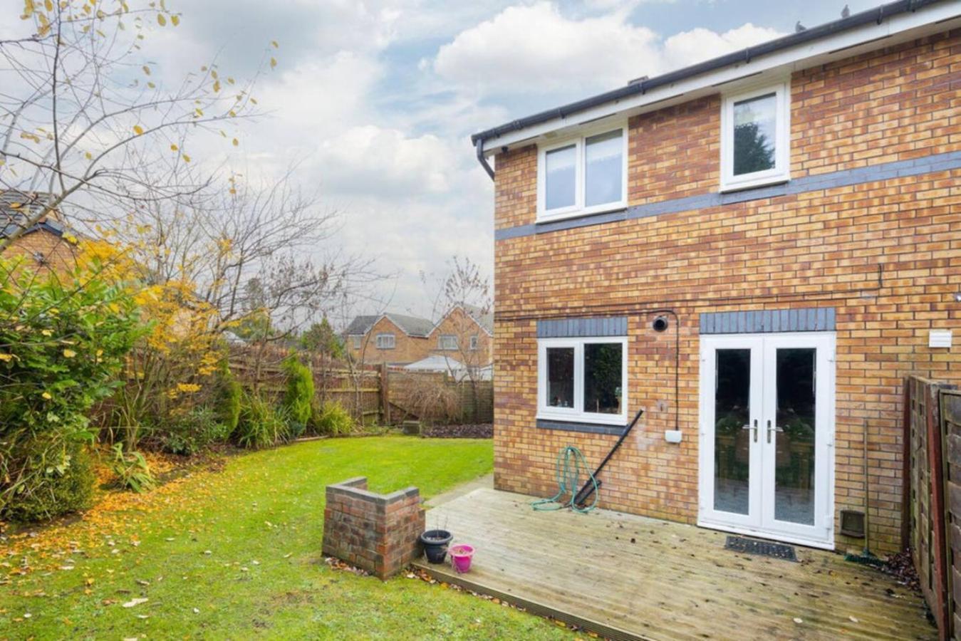 Holiday home Unique 2 Bed Sleeping 4 People With Driveway Located In Bolton - Whiteoak