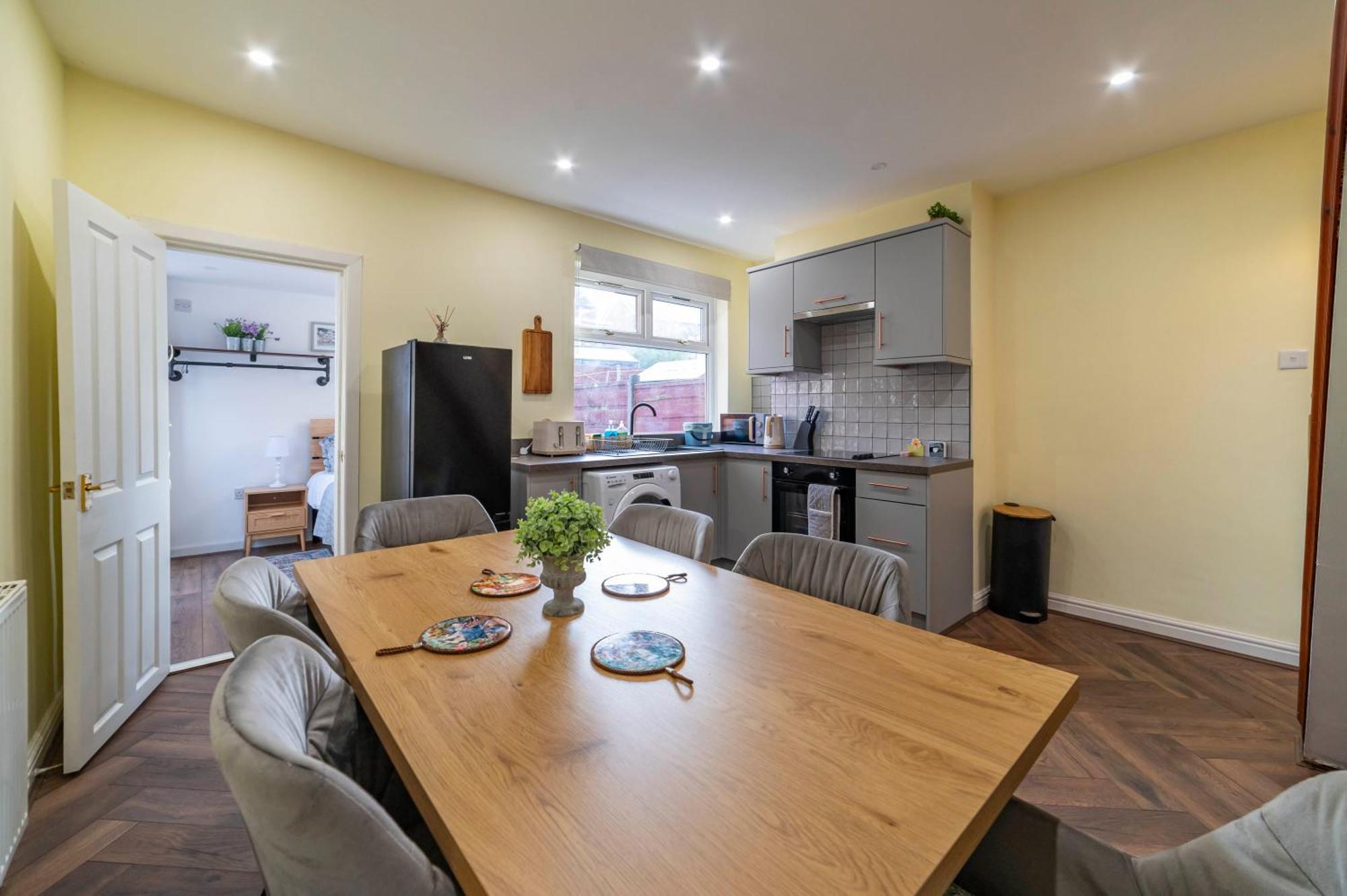 Vakantiehuis Beautiful Three Bedroom House - Escape *
