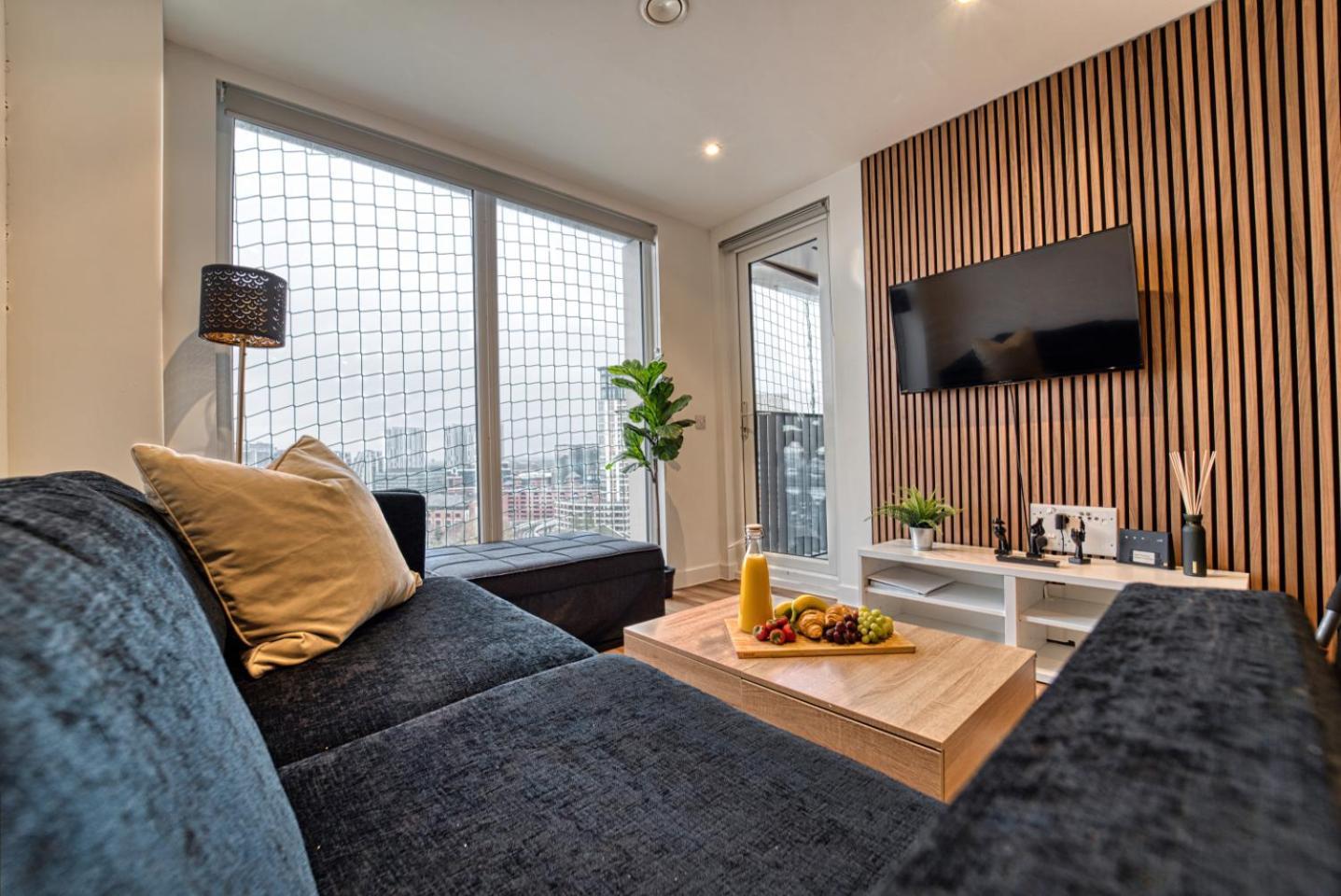 2-bedroom At Vibrant Salford Quays Apartment *