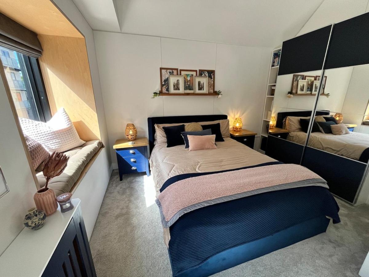 Townhouse, Free Parking, Close To Ao Arena Holiday home
