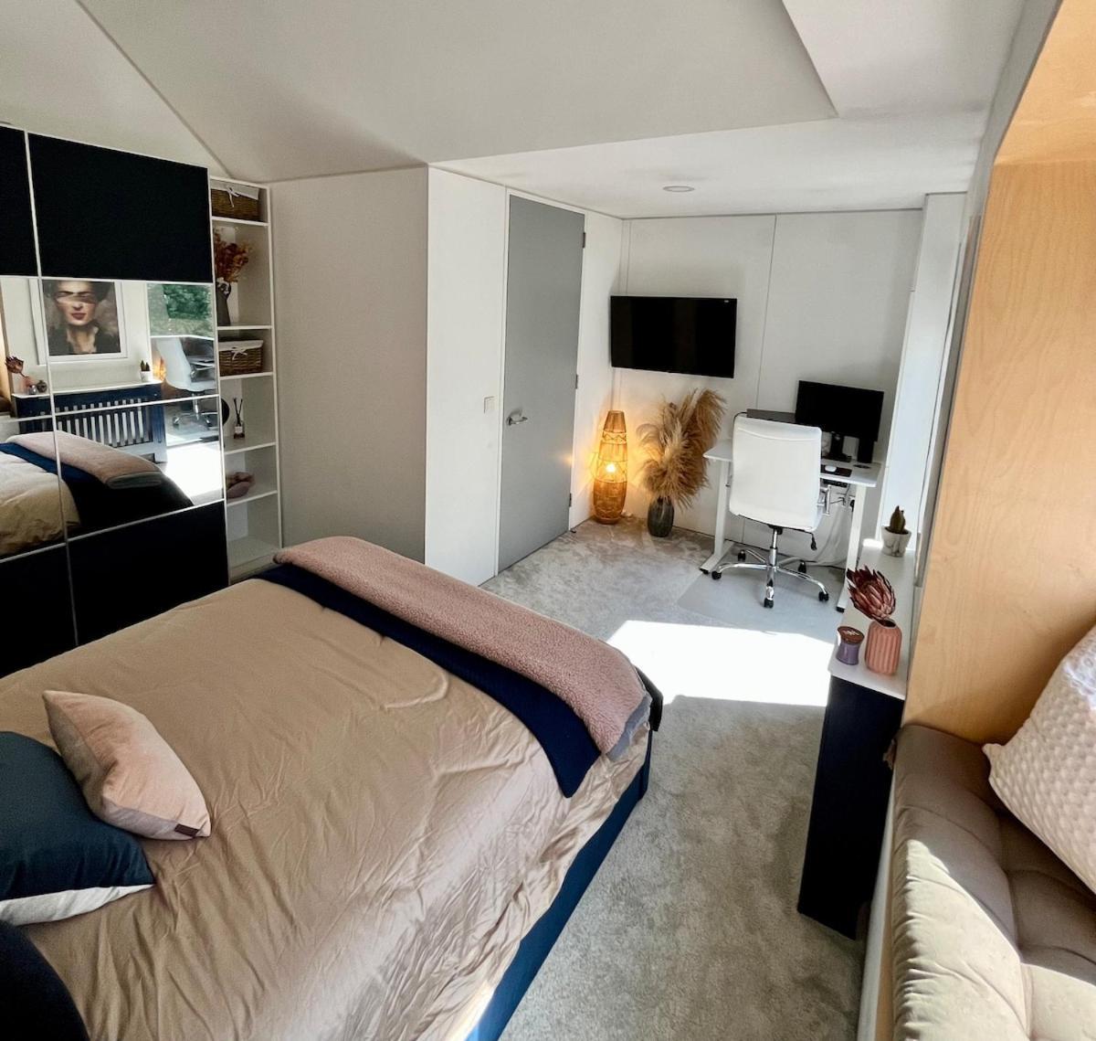 Townhouse, Free Parking, Close To Ao Arena Holiday home