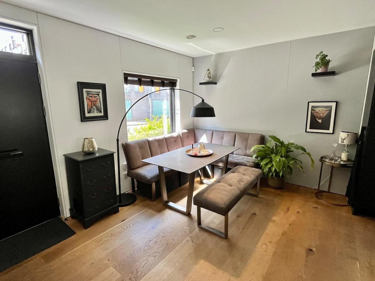 Townhouse, Free Parking, Close To Ao Arena Holiday home *