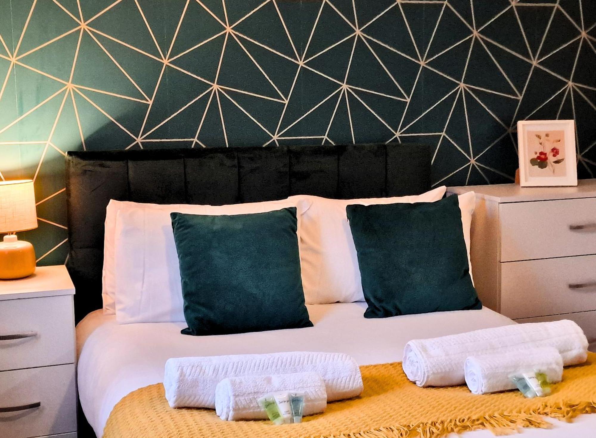 Vakantiehuis Townhouse By Bevolve - 4 Bedrooms - Free Parking *
