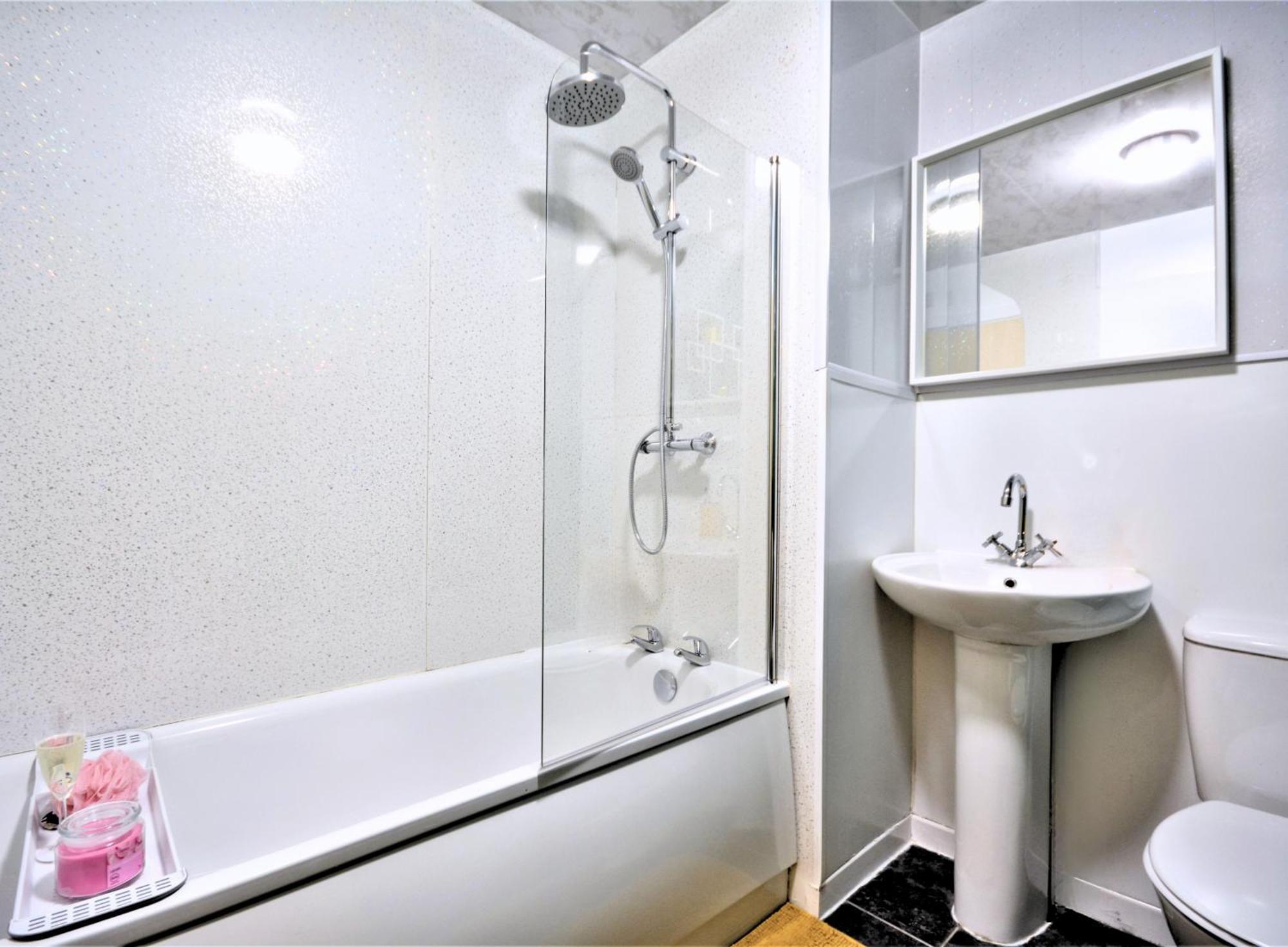 Townhouse By Bevolve - 4 Bedrooms - Free Parking * Manchester