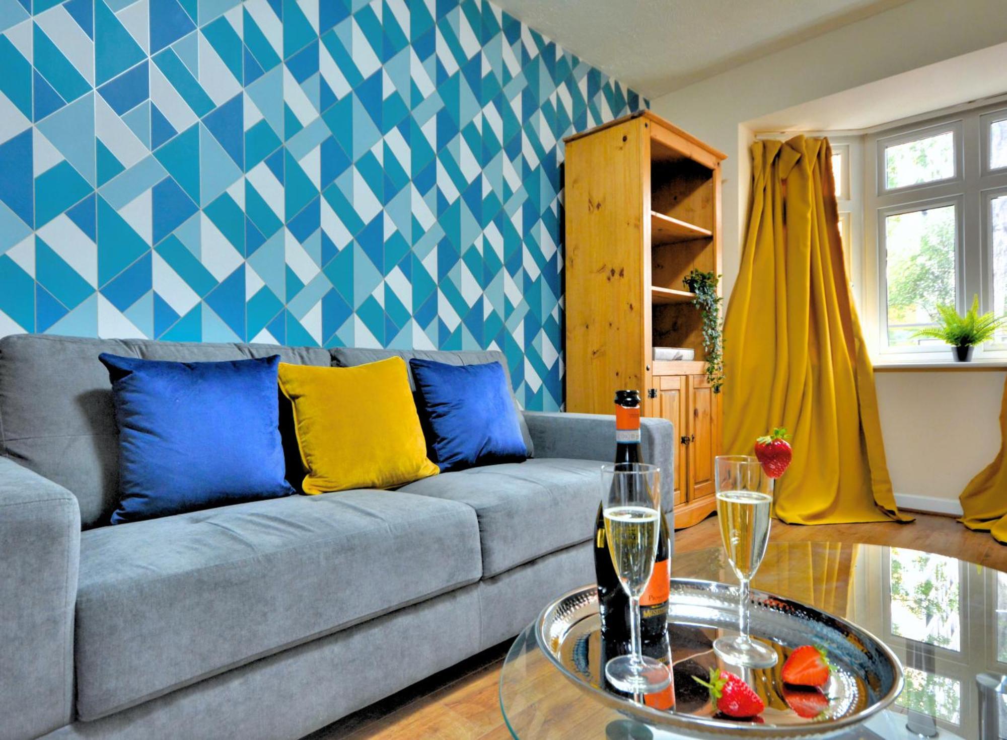 Townhouse By Bevolve - 4 Bedrooms - Free Parking Vakantiehuis