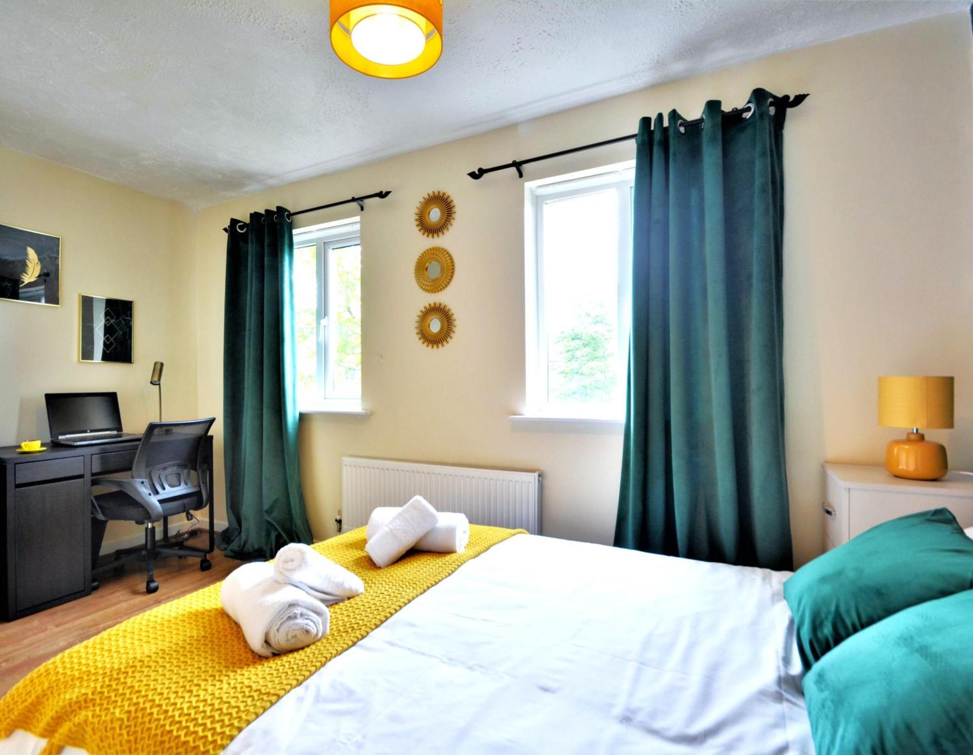 Townhouse By Bevolve - 4 Bedrooms - Free Parking Manchester