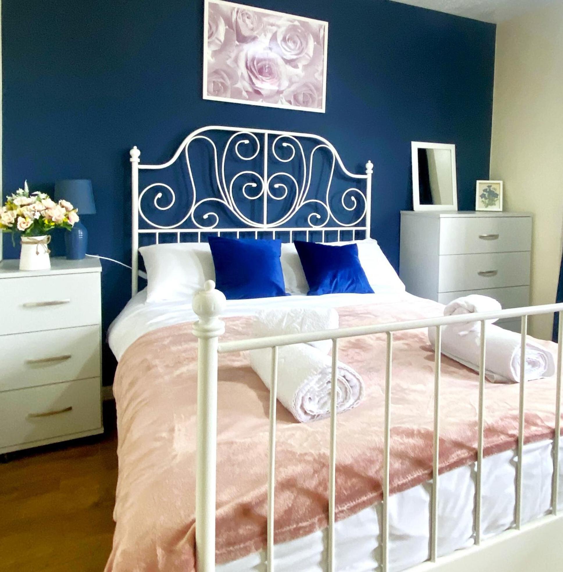 Townhouse By Bevolve - 4 Bedrooms - Free Parking