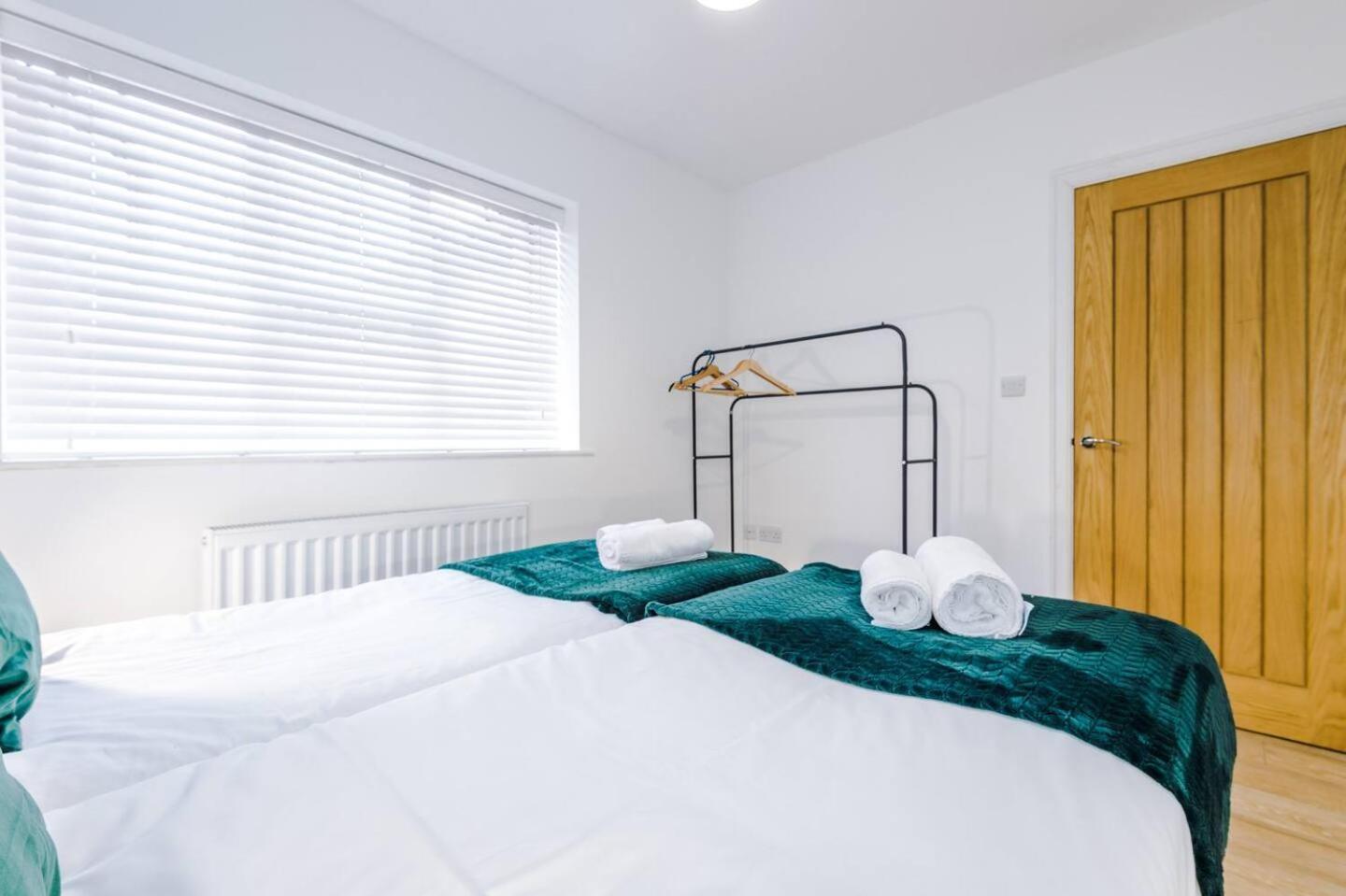 Park Lane Retreat 3br With Driveway Parking * Manchester