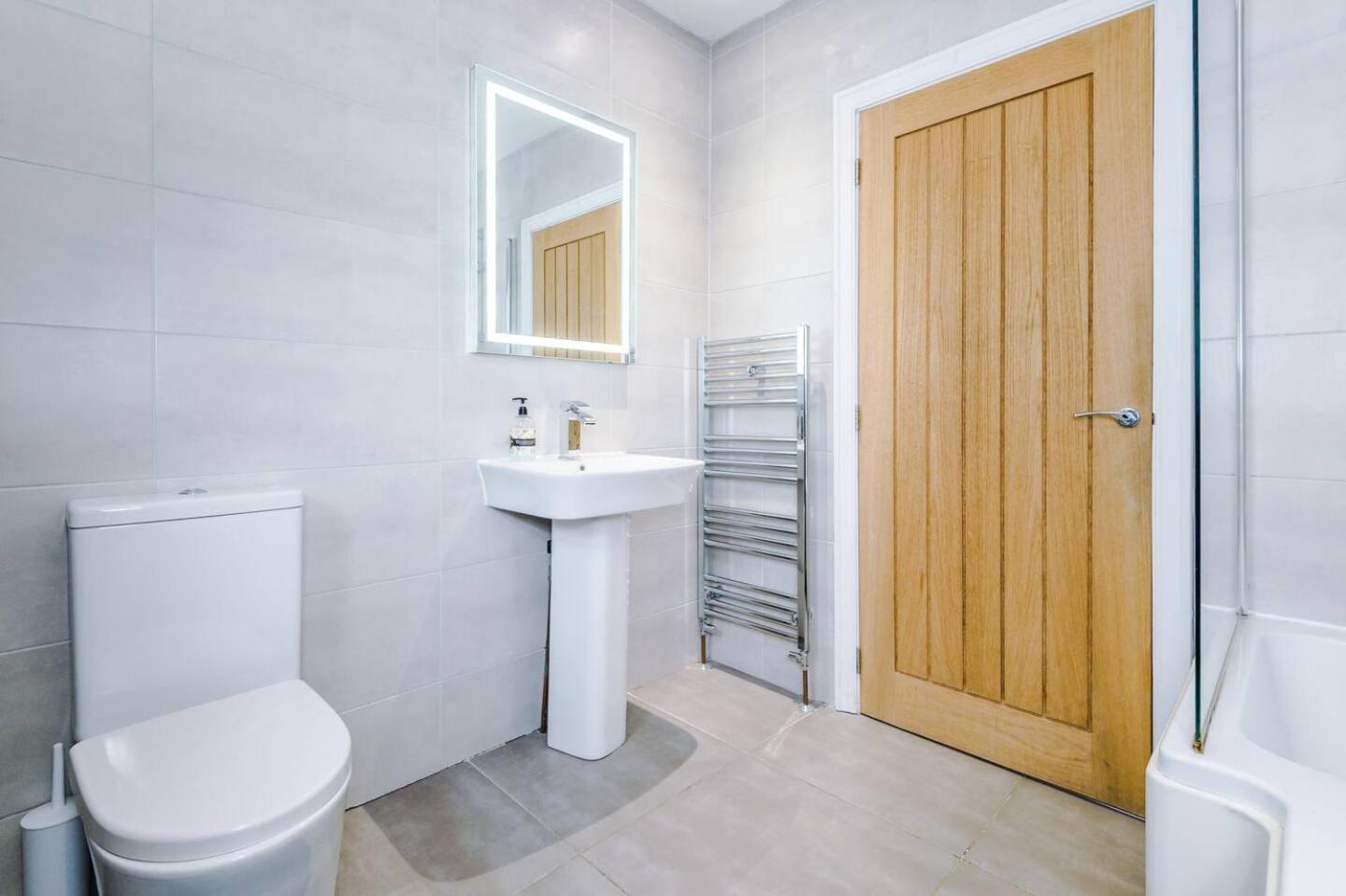 Park Lane Retreat 3br With Driveway Parking Vakantiehuis