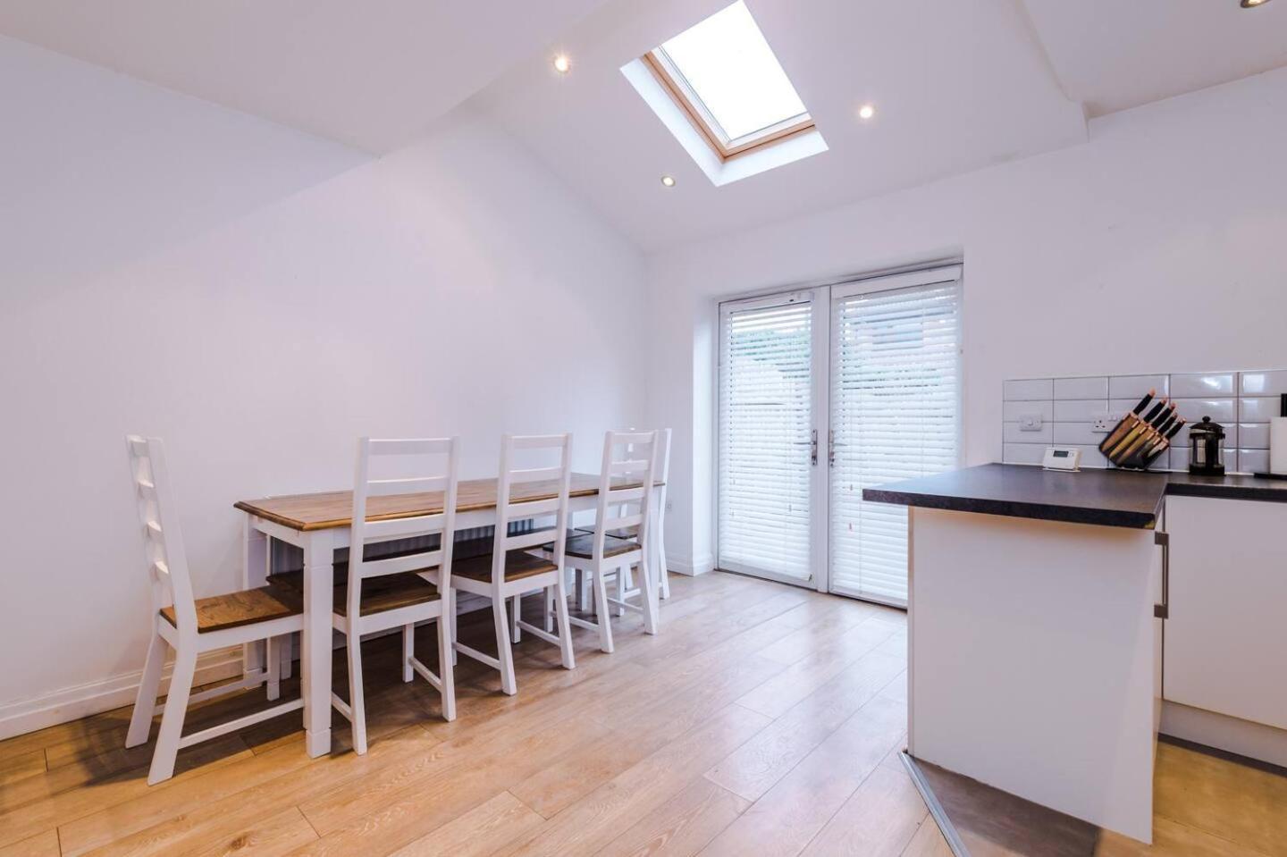 Park Lane Retreat 3br With Driveway Parking Vakantiehuis Manchester