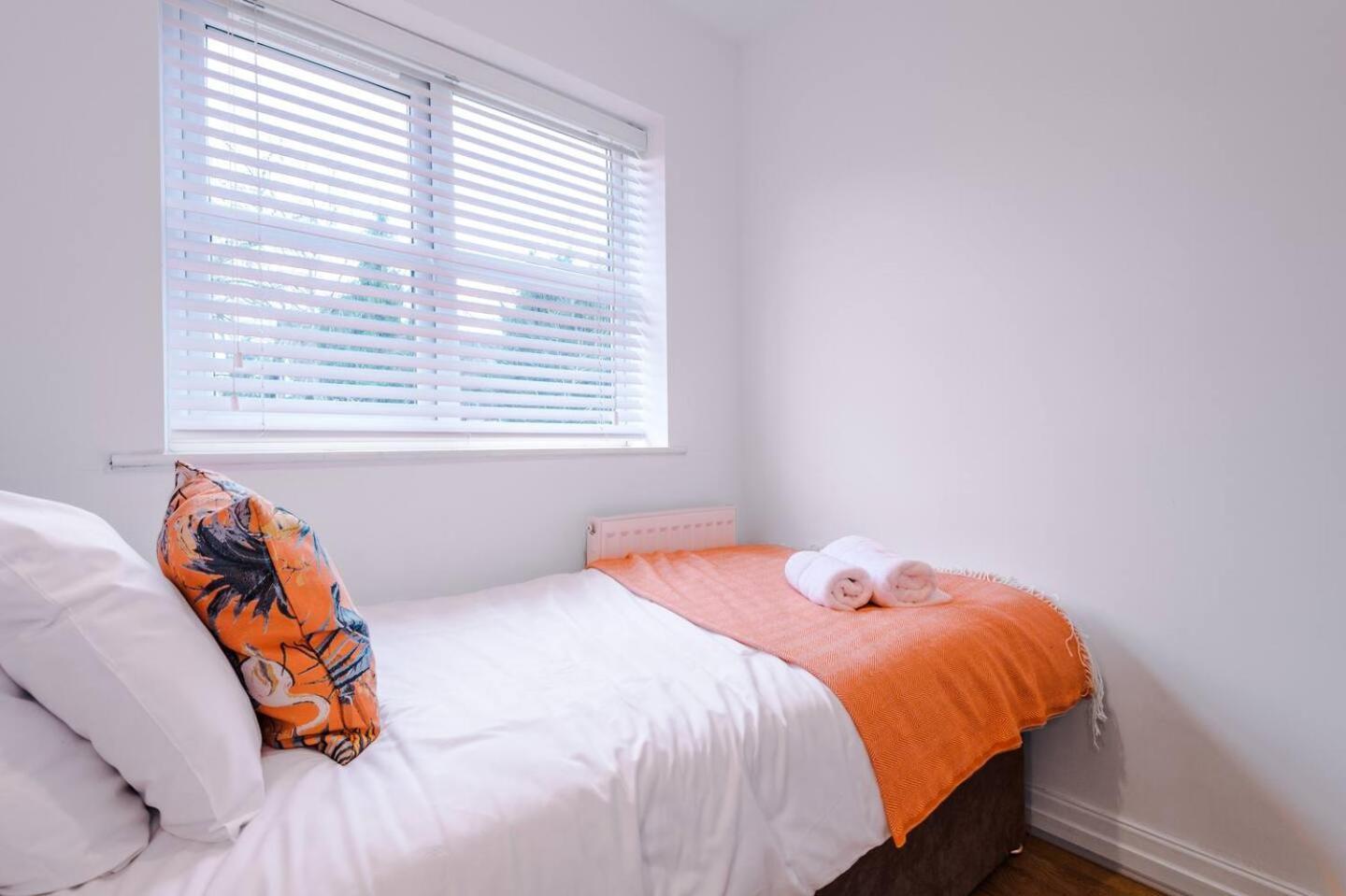 Vakantiehuis Park Lane Retreat 3br With Driveway Parking Manchester