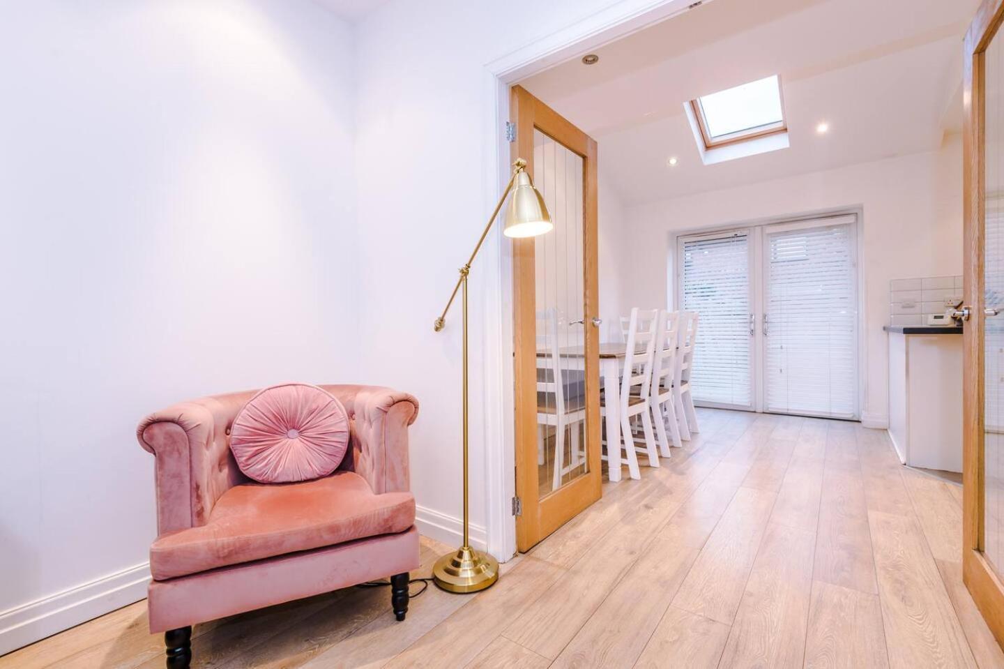 Park Lane Retreat 3br With Driveway Parking *