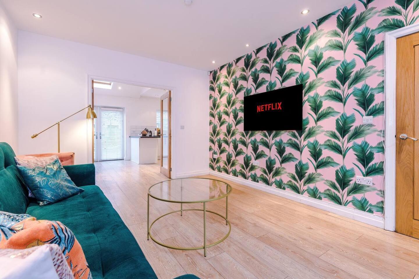 Park Lane Retreat 3br With Driveway Parking Vakantiehuis