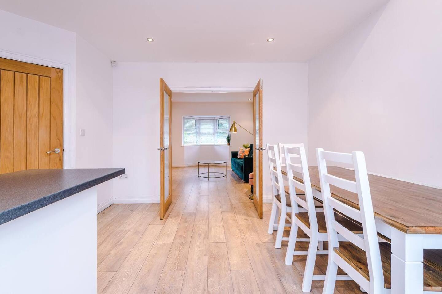 Vakantiehuis Park Lane Retreat 3br With Driveway Parking