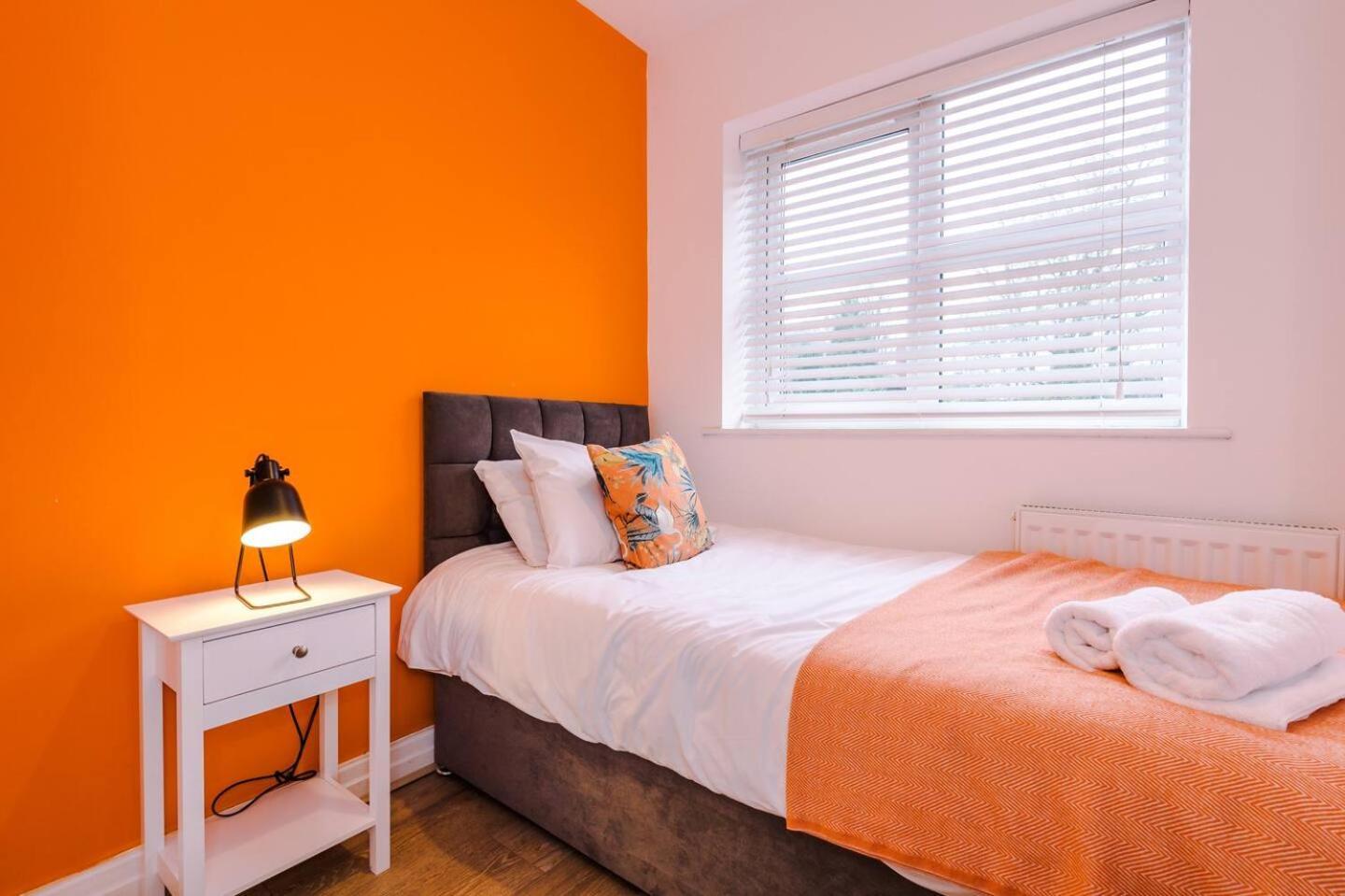 Park Lane Retreat 3br With Driveway Parking Vakantiehuis Manchester