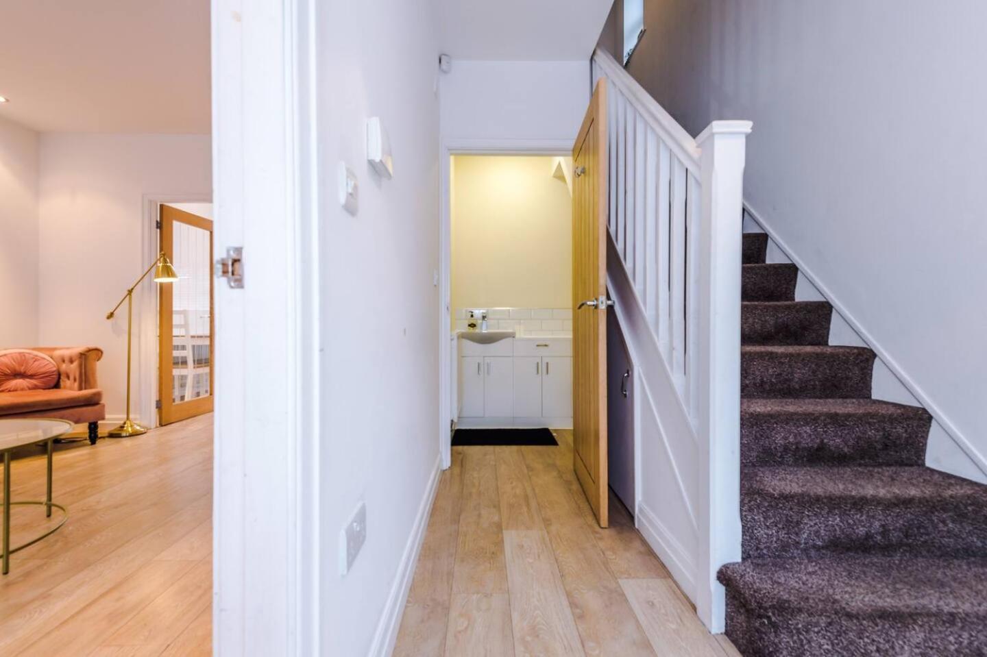 Park Lane Retreat 3br With Driveway Parking Vakantiehuis Manchester