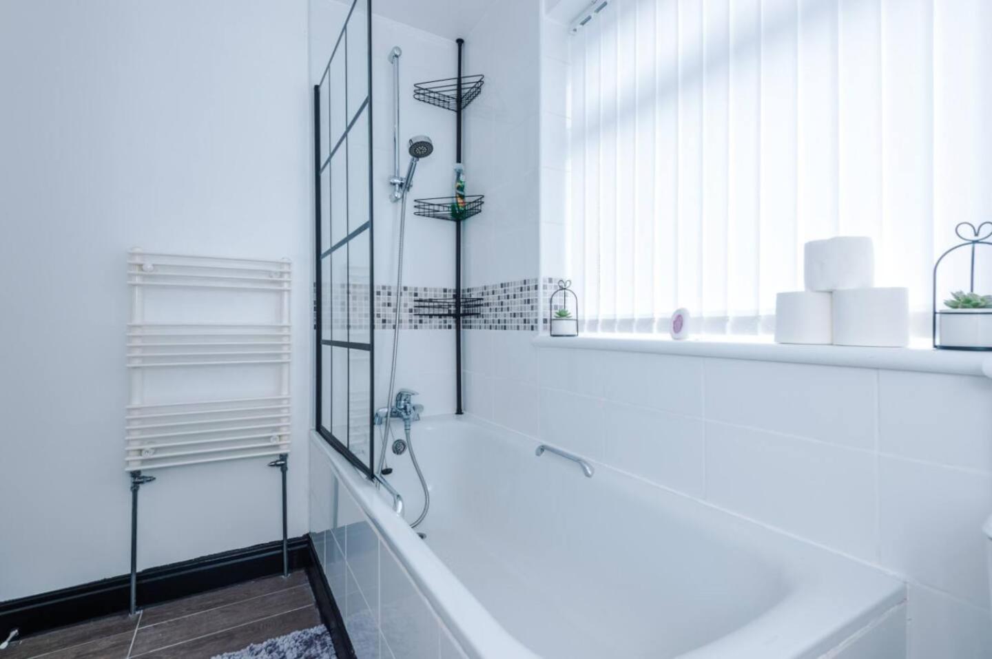 Hideaway Cozy 3br With Free Parking * Manchester