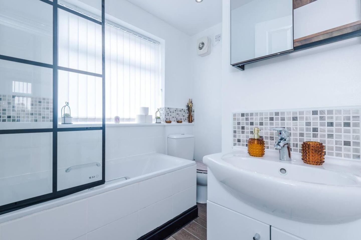 Hideaway Cozy 3br With Free Parking