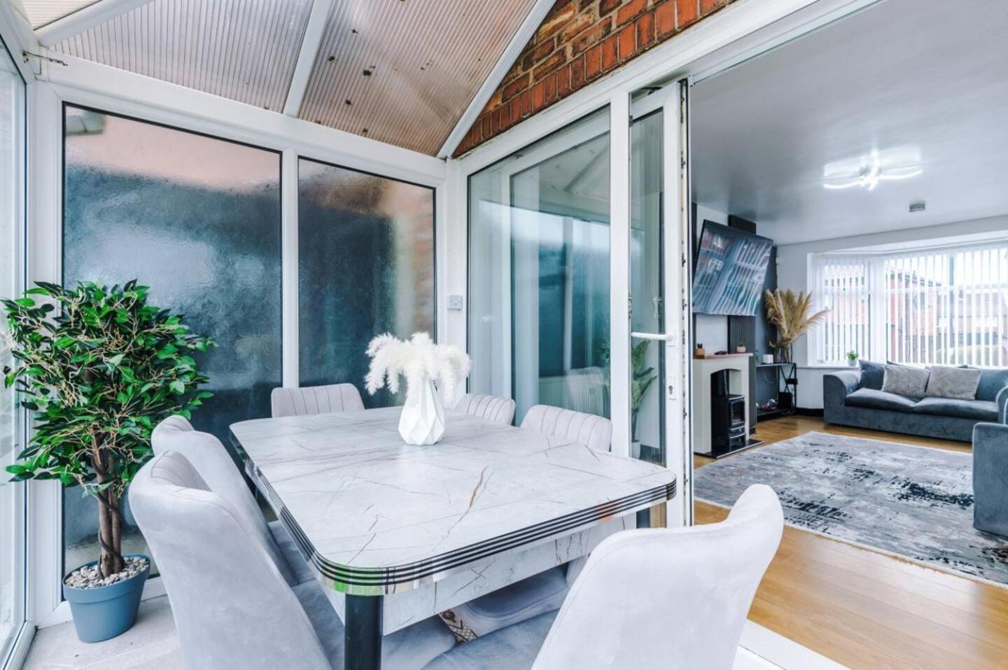 Holiday home Hideaway Cozy 3br With Free Parking *