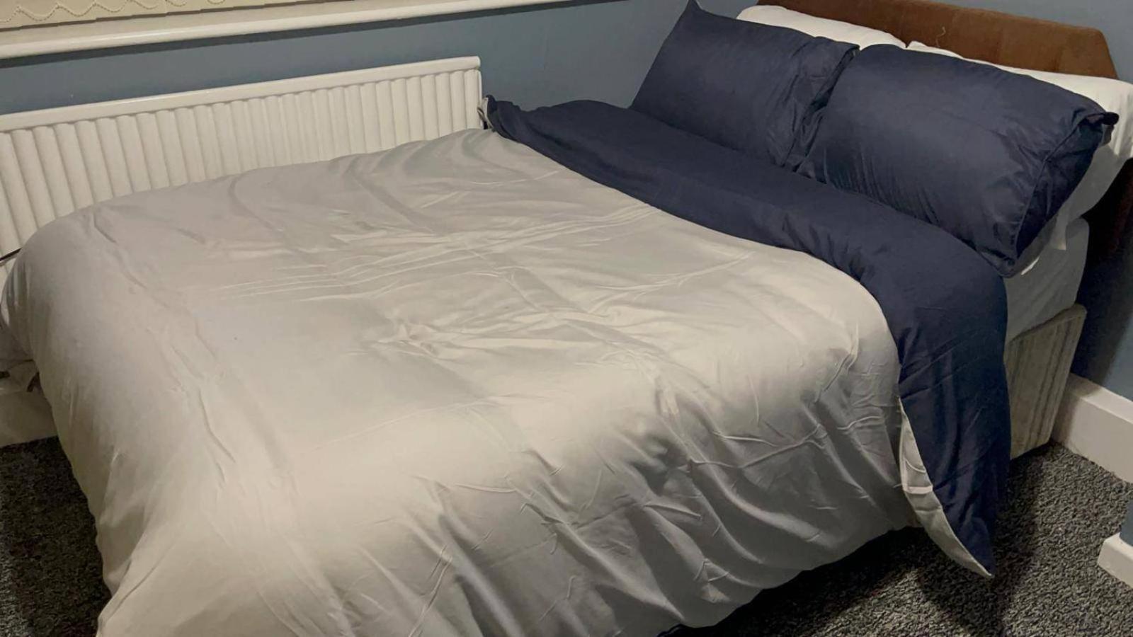 Housesleeps9-fireplace-garden-bbq-tv Vakantiehuis Manchester